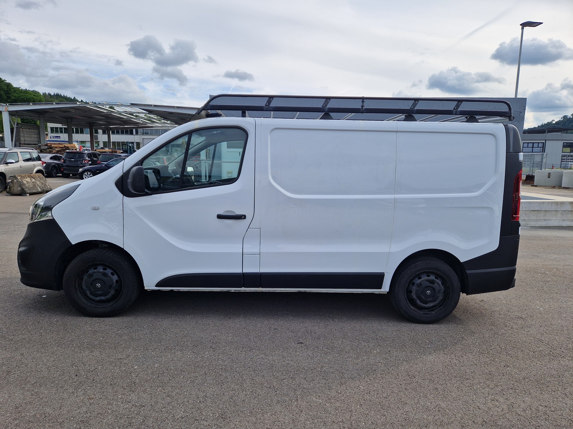OPEL Vivaro 1.6 CDTI 2.7t L1H1-image-11