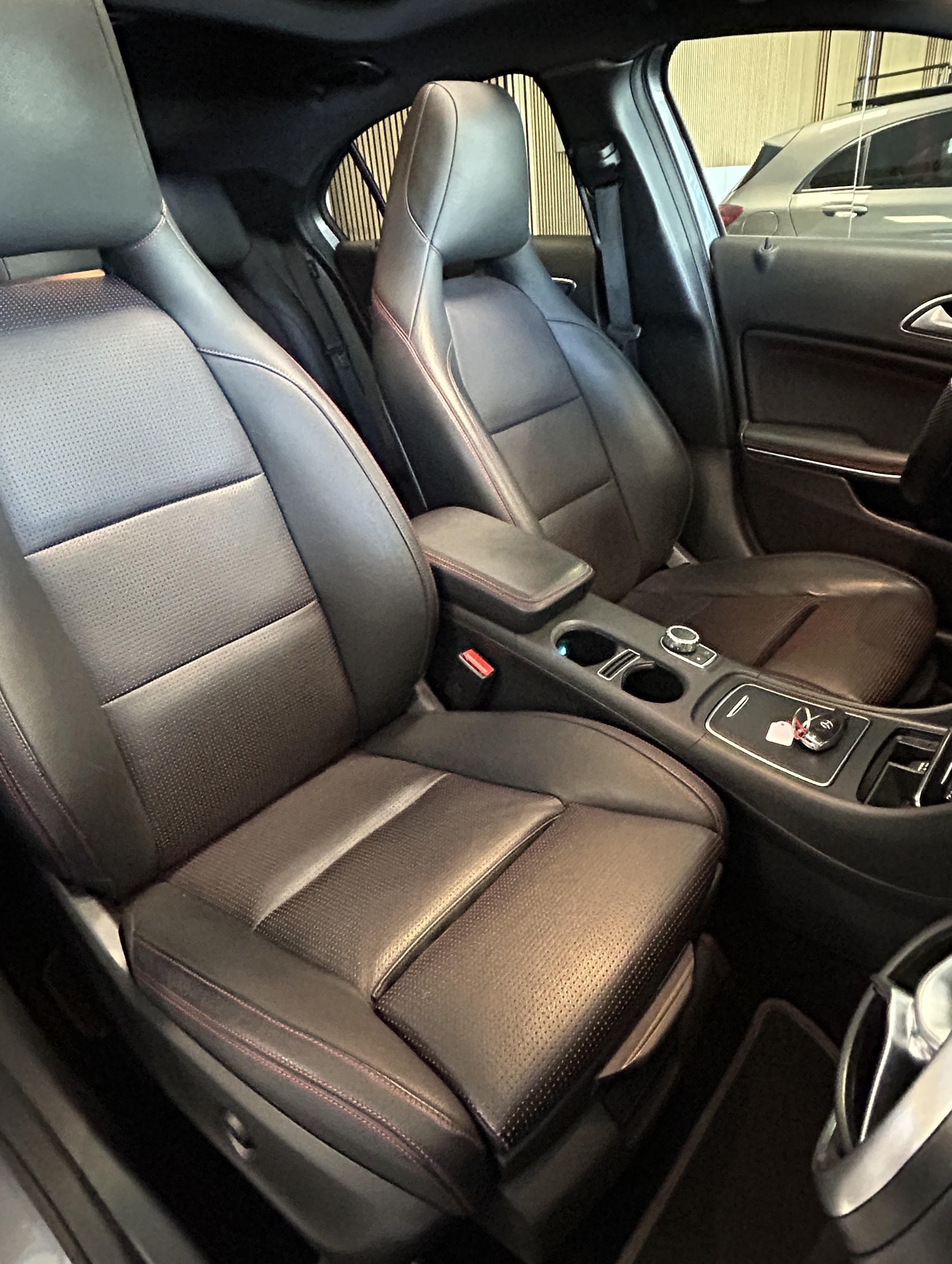 MERCEDES-BENZ A 250 AMG Line 4m-image-13