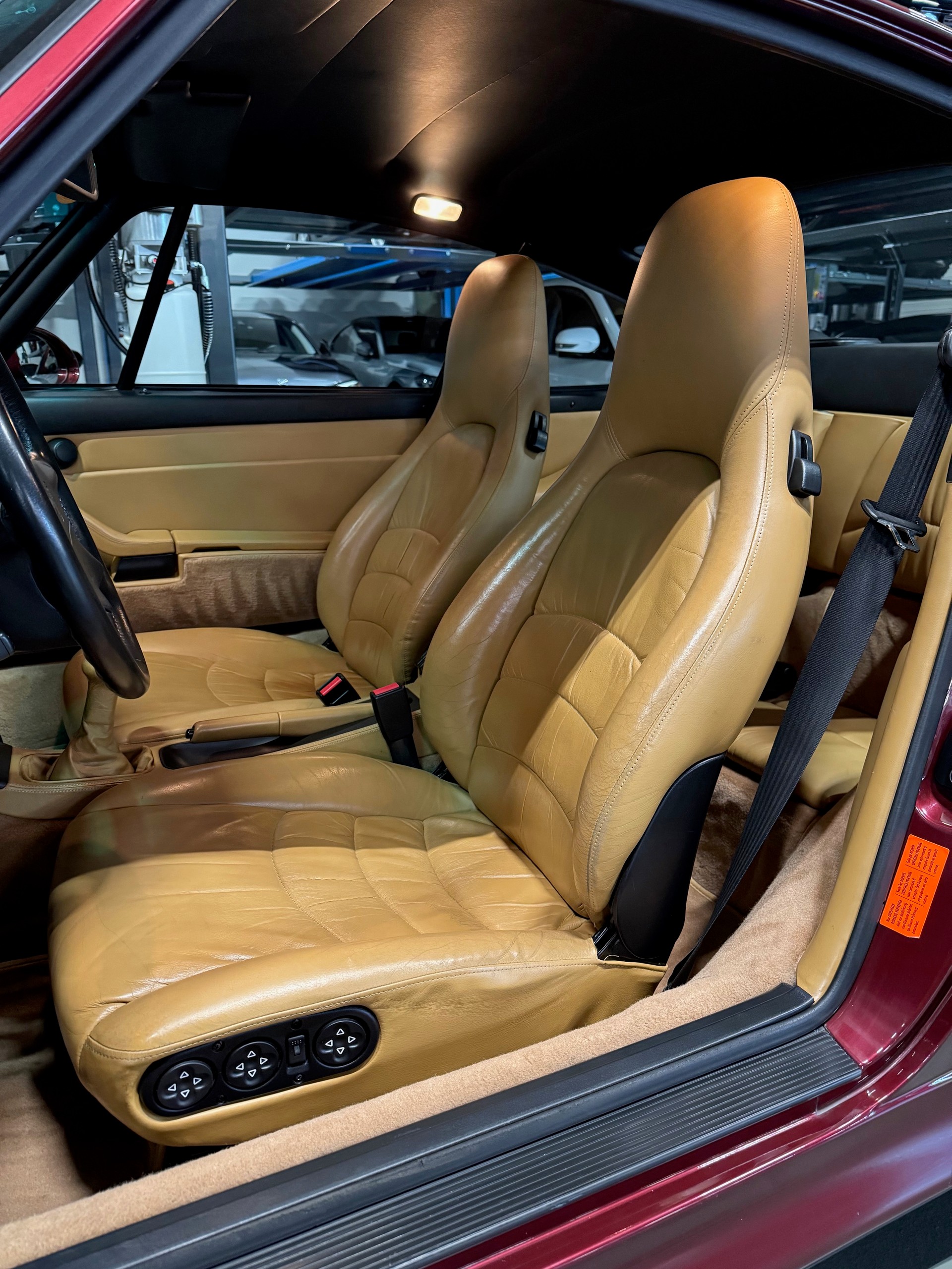 PORSCHE 911 Carrera 4S-image-9