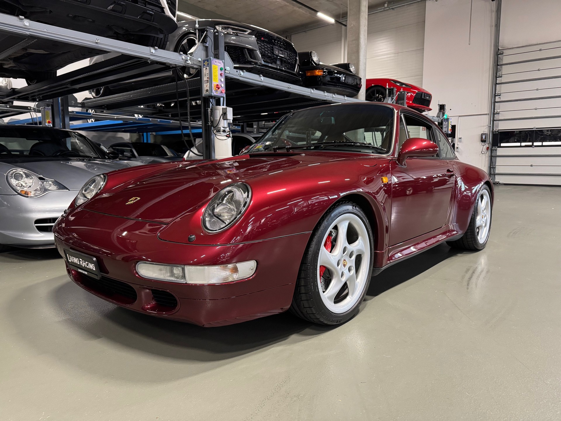 PORSCHE 911 Carrera 4S-image-1
