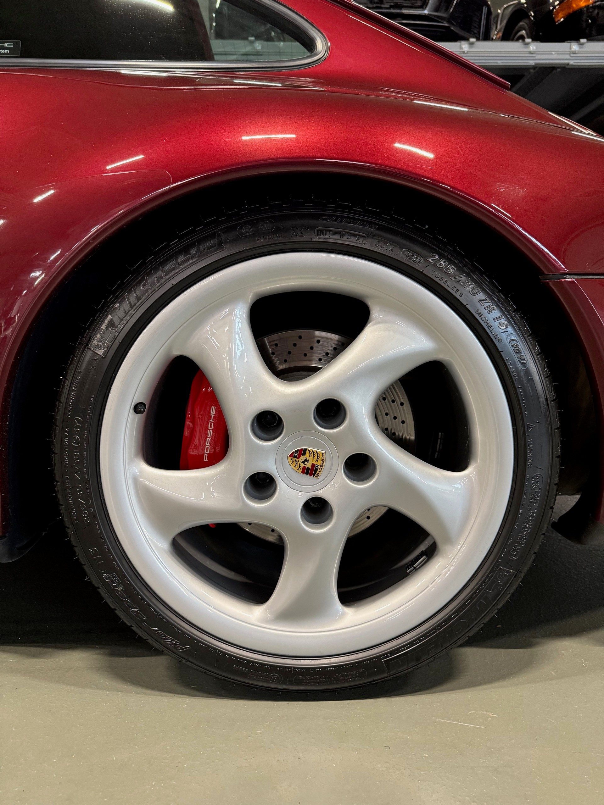 PORSCHE 911 Carrera 4S-image-13