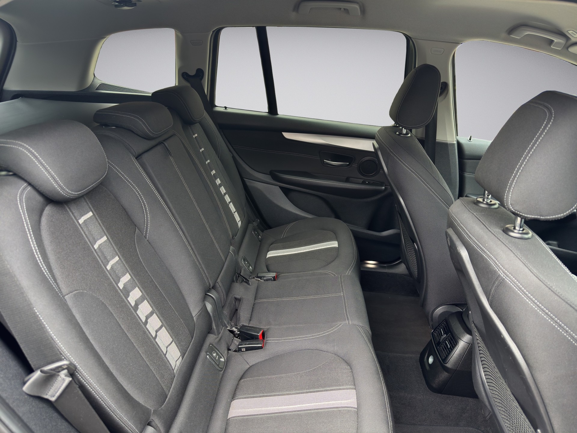 BMW 220i Gran Tourer Steptronic-image-12