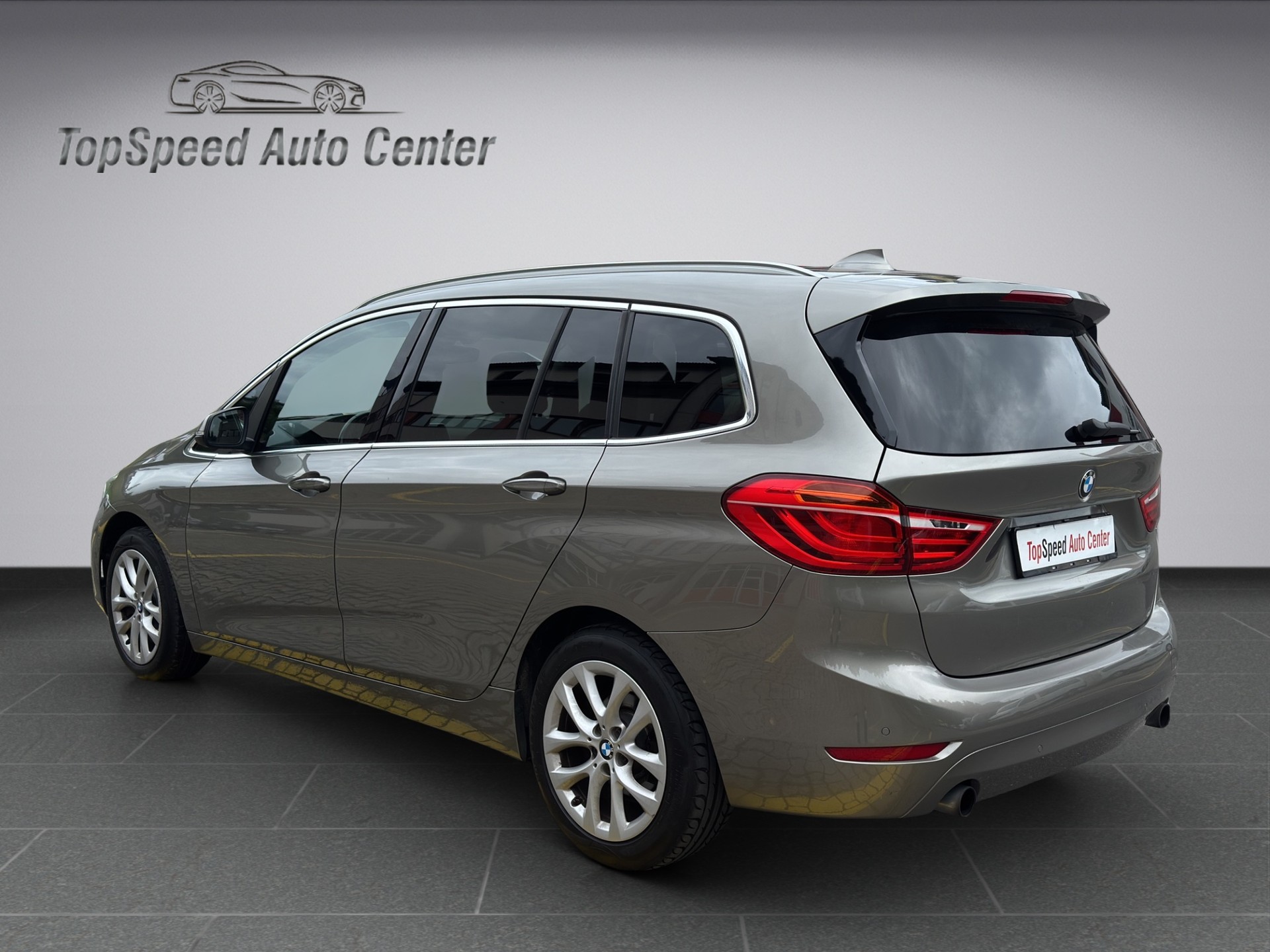 BMW 220i Gran Tourer Steptronic-image-3