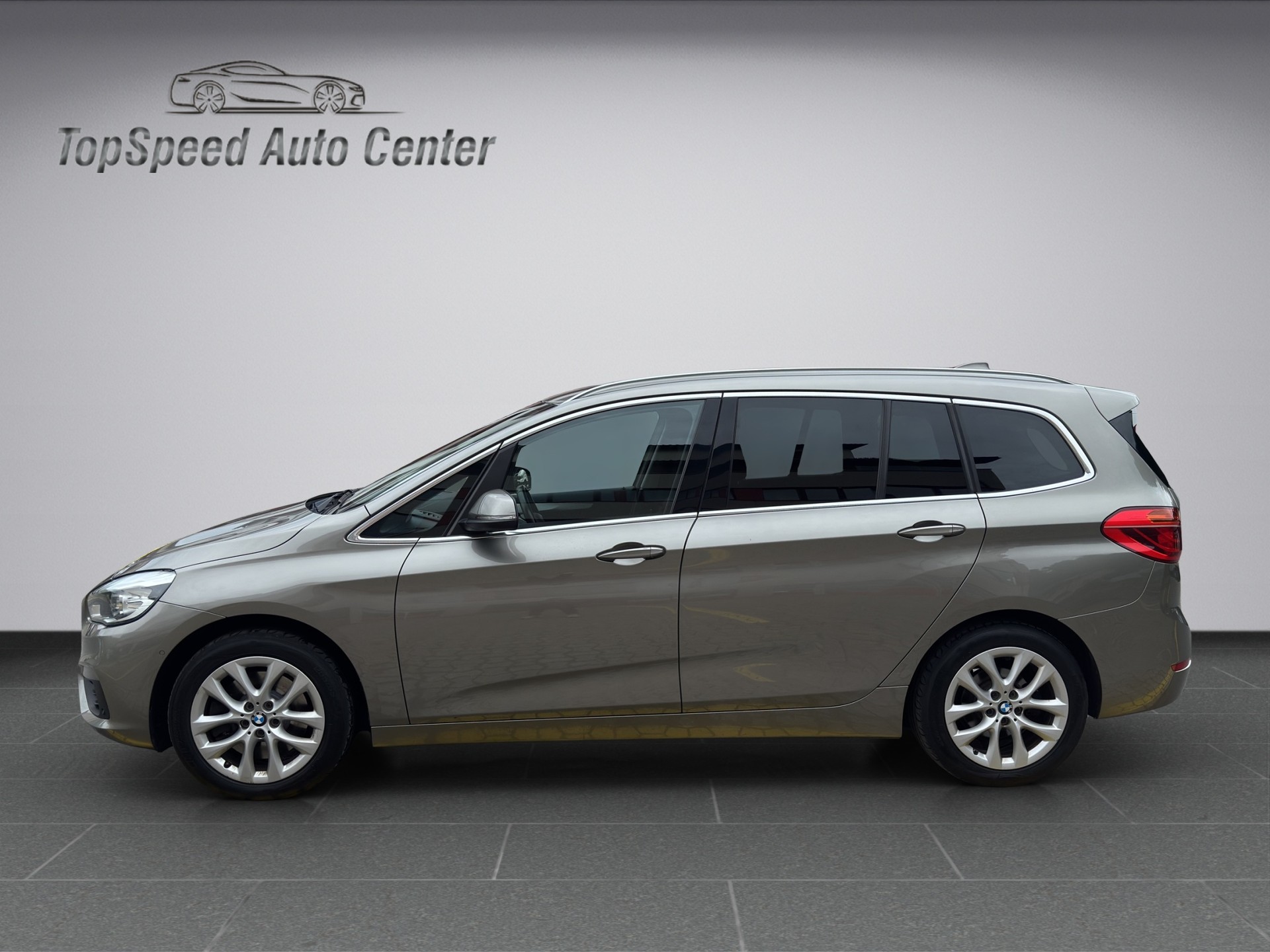 BMW 220i Gran Tourer Steptronic-image-2