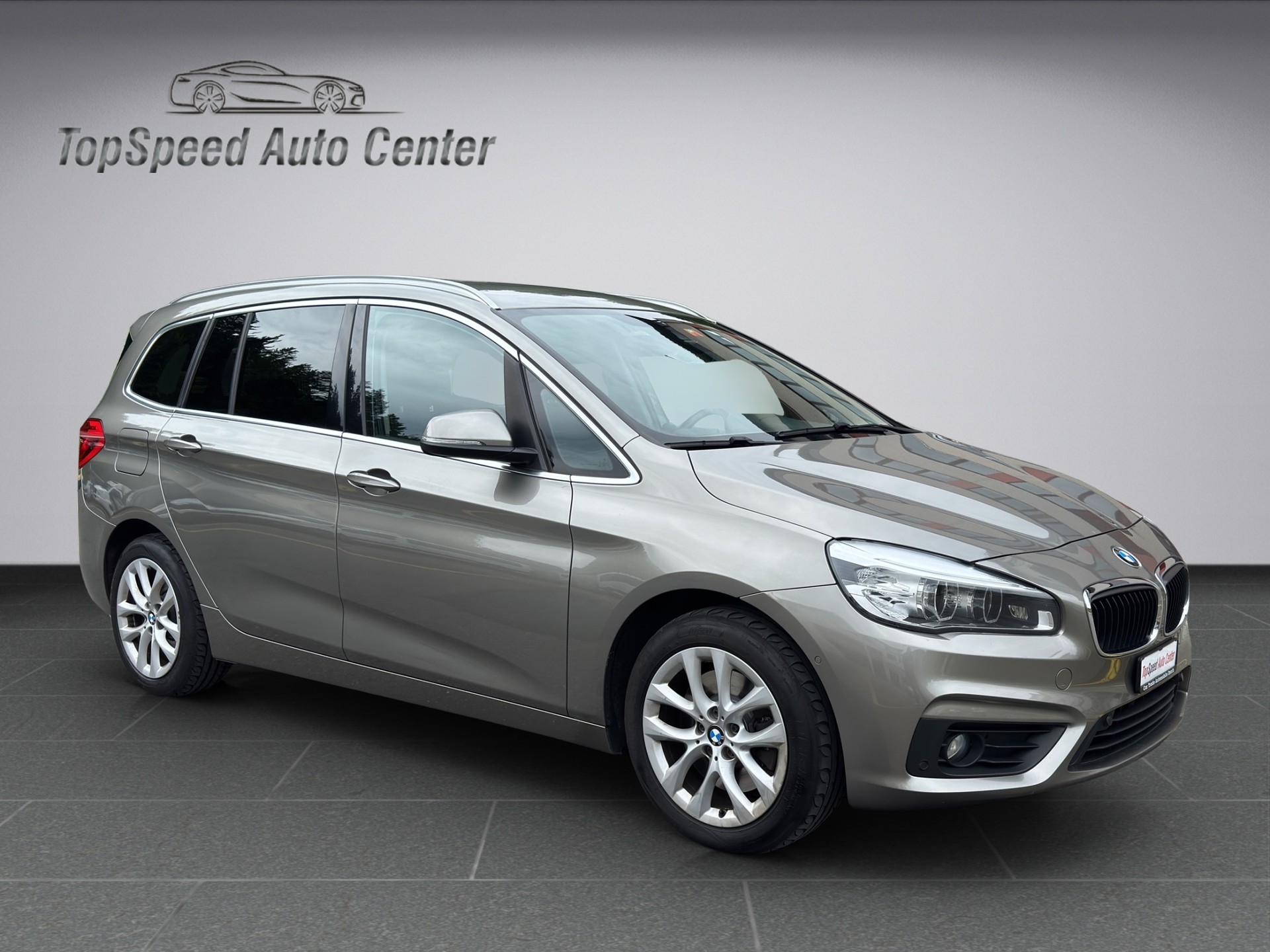 BMW 220i Gran Tourer Steptronic-image-7