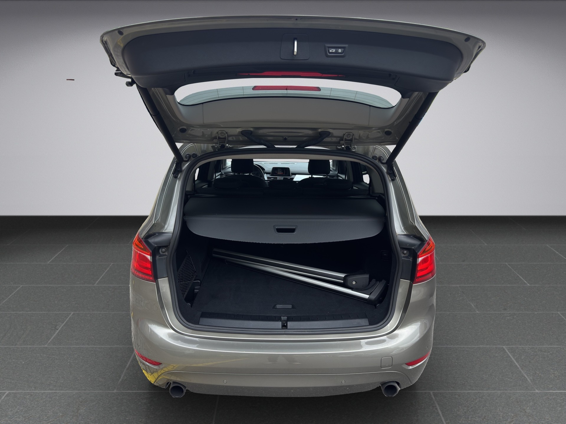 BMW 220i Gran Tourer Steptronic-image-13