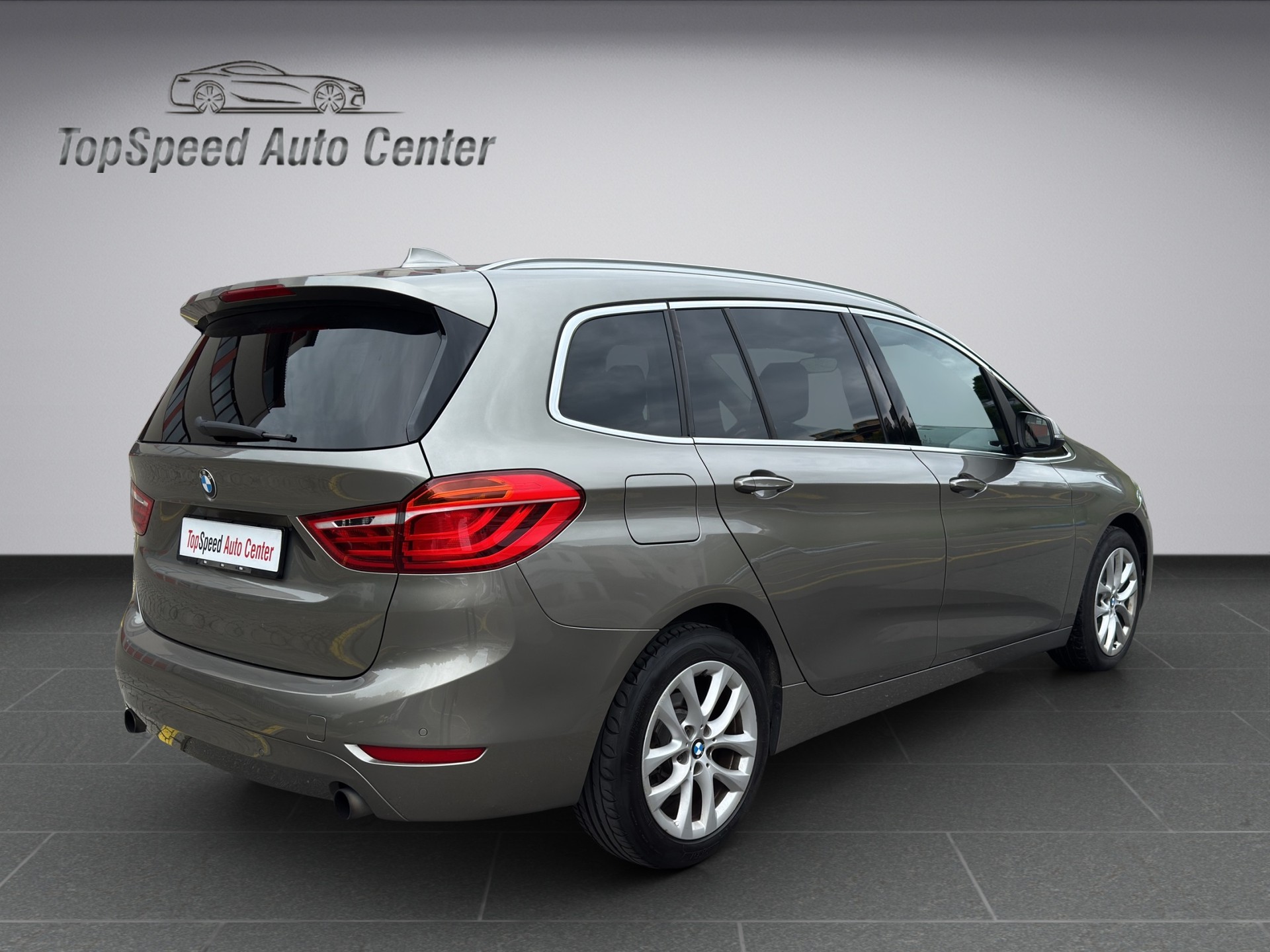 BMW 220i Gran Tourer Steptronic-image-5