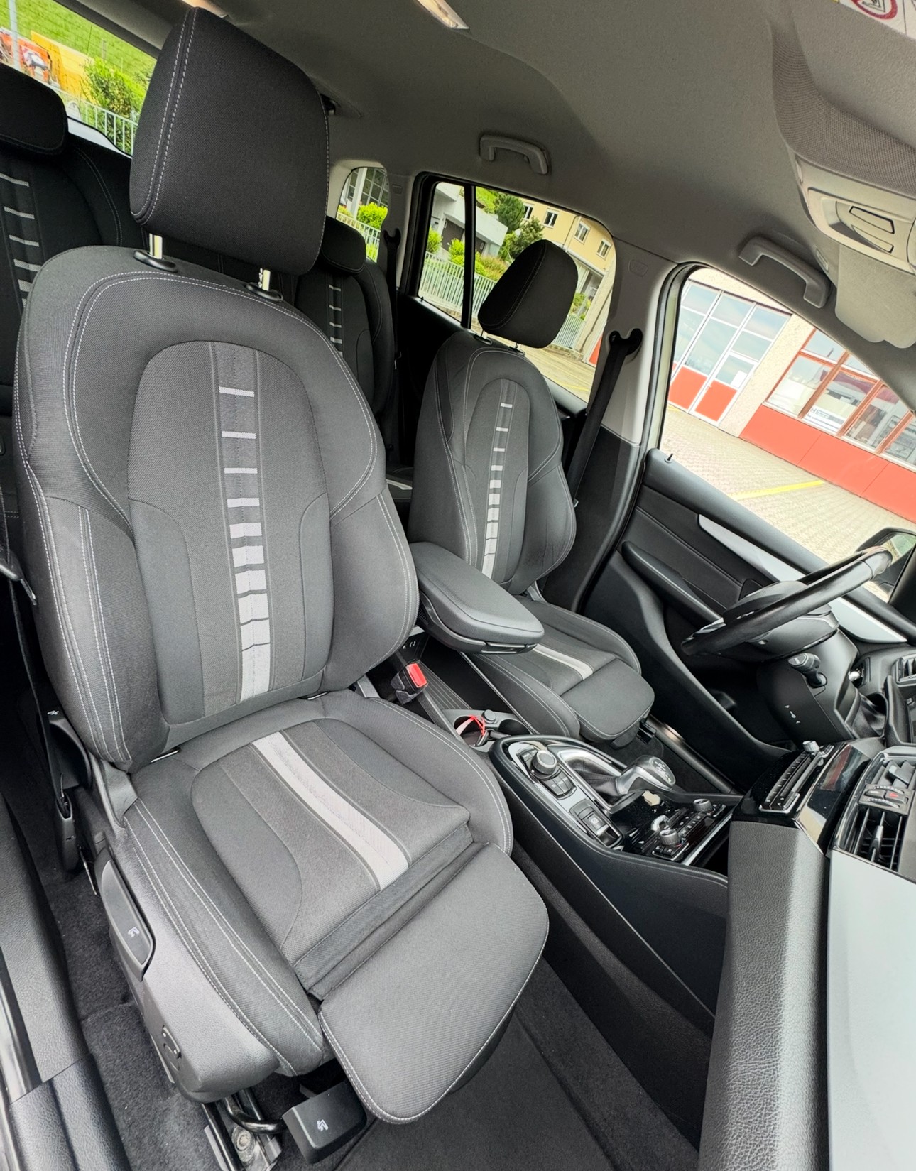 BMW 220i Gran Tourer Steptronic-image-15