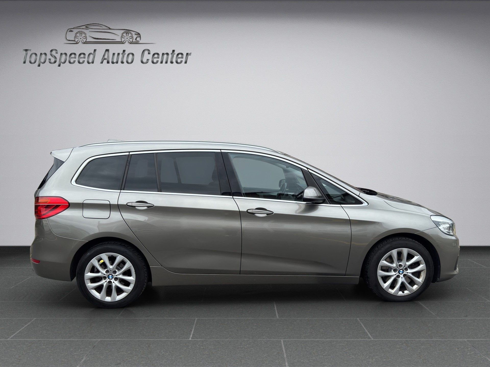 BMW 220i Gran Tourer Steptronic-image-6