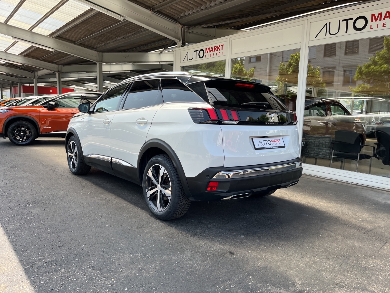 PEUGEOT 3008 2.0 BlueHDi GT EAT-image-2