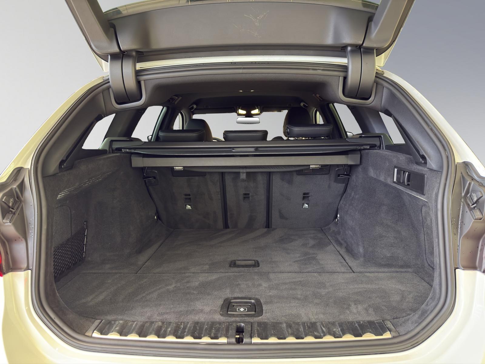 BMW 320d xDrive Touring M Sport-image-17