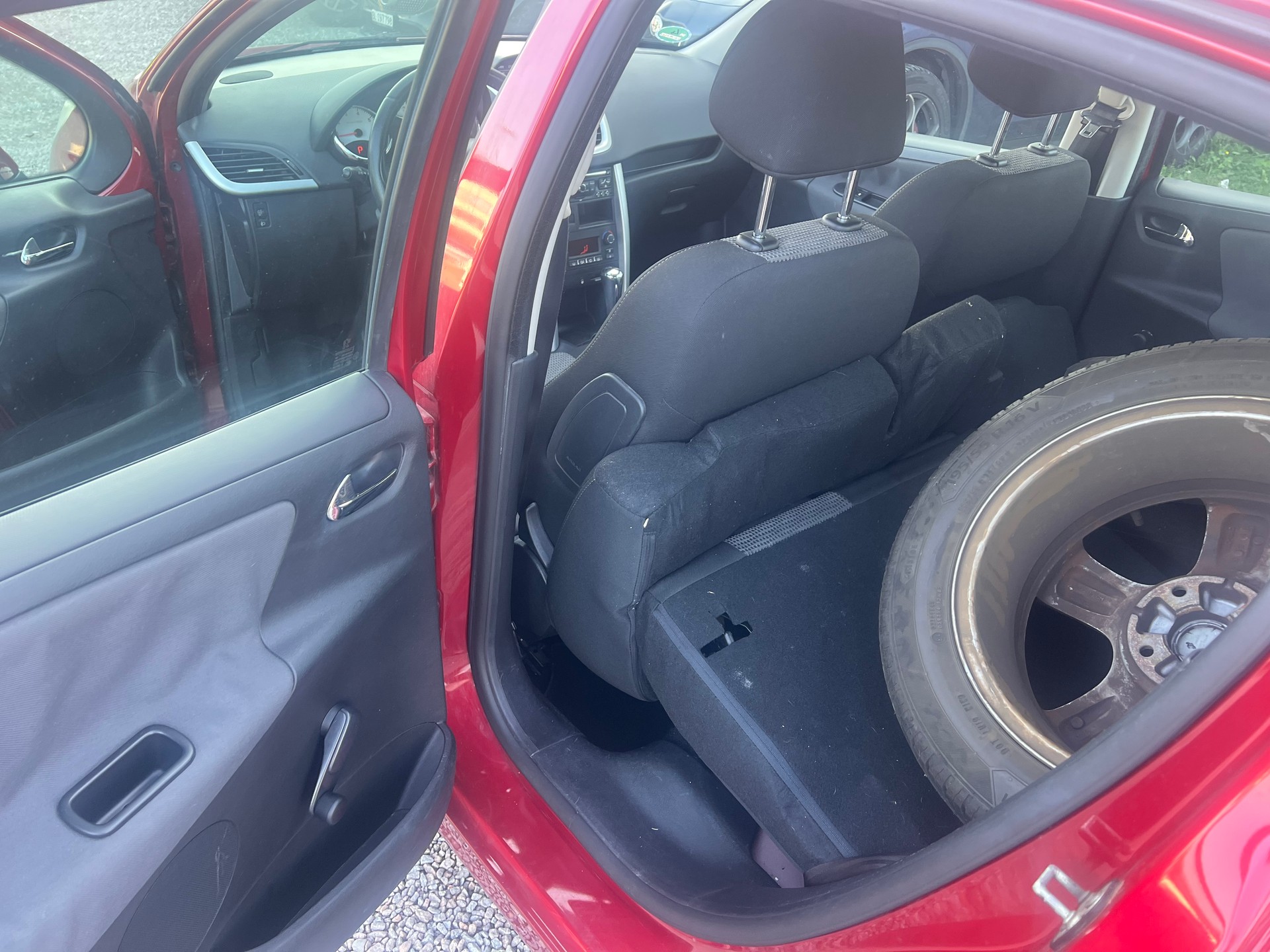 PEUGEOT 207 1.6 16V Sport Automatic-image-12