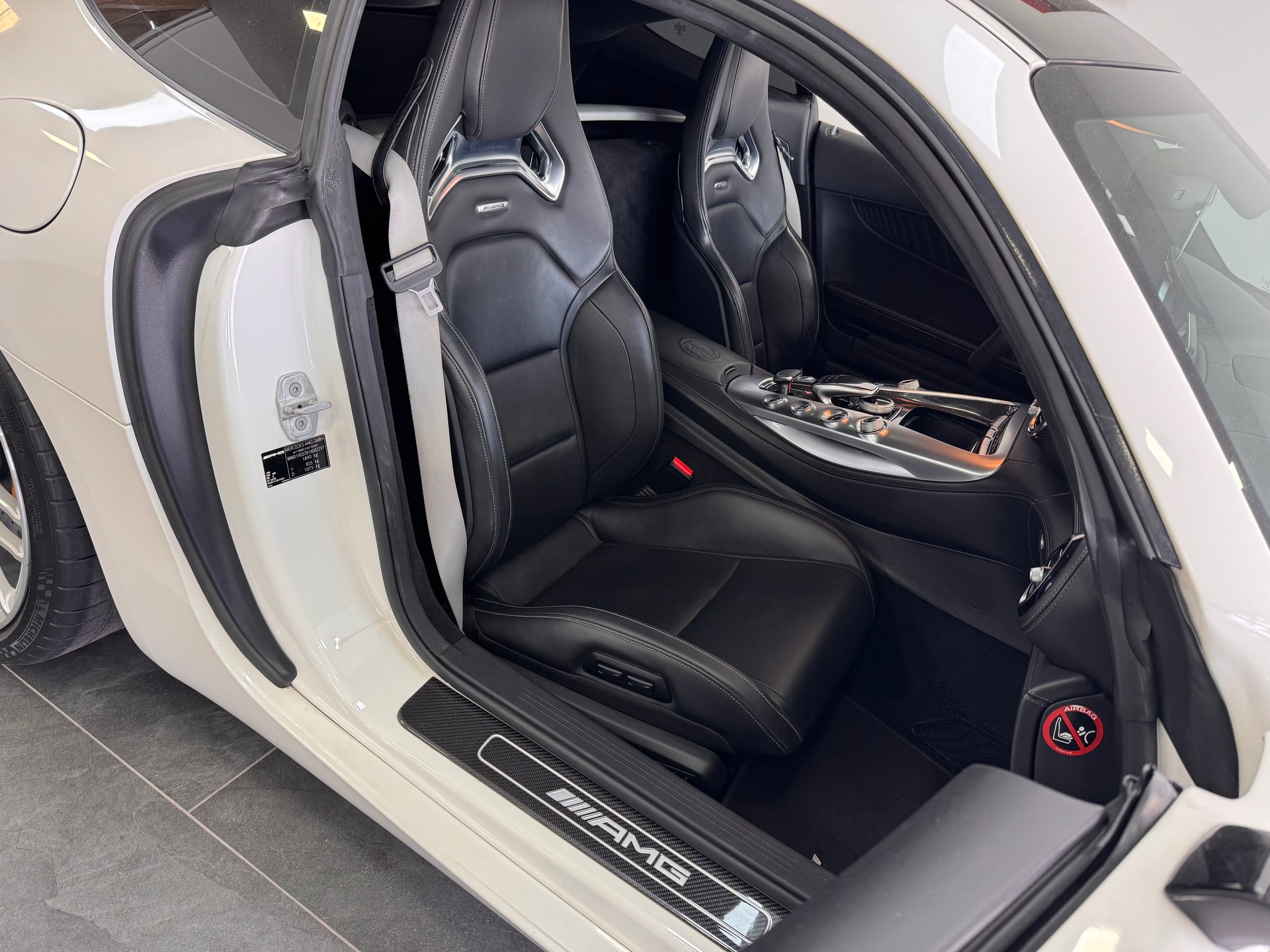 MERCEDES-BENZ AMG GT S Speedshift DCT *Keramik Bremsanlage / Performance Sitze / Carbon Paket / Panorama / Burmester*-image-9