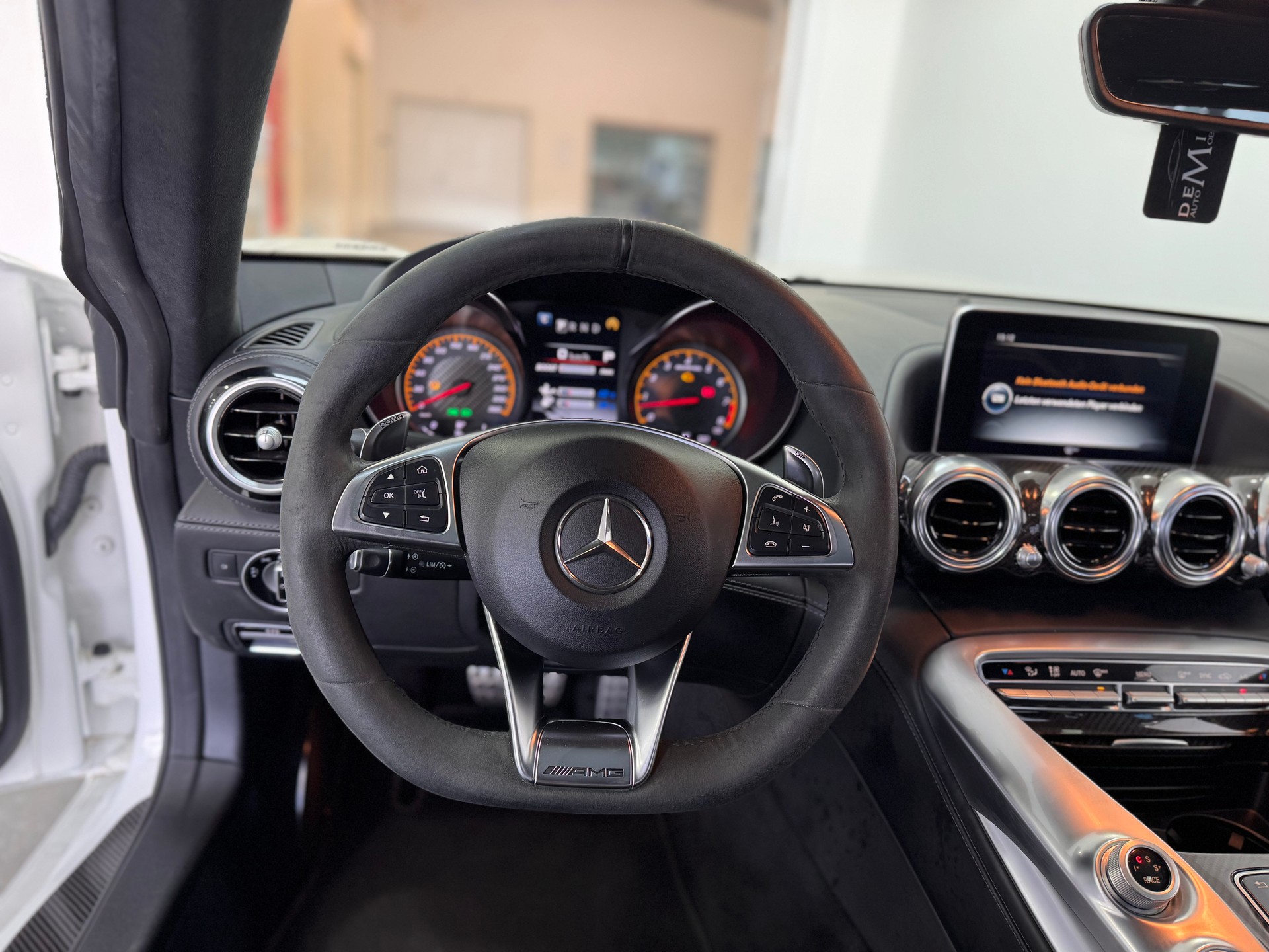 MERCEDES-BENZ AMG GT S Speedshift DCT *Keramik Bremsanlage / Performance Sitze / Carbon Paket / Panorama / Burmester*-image-10