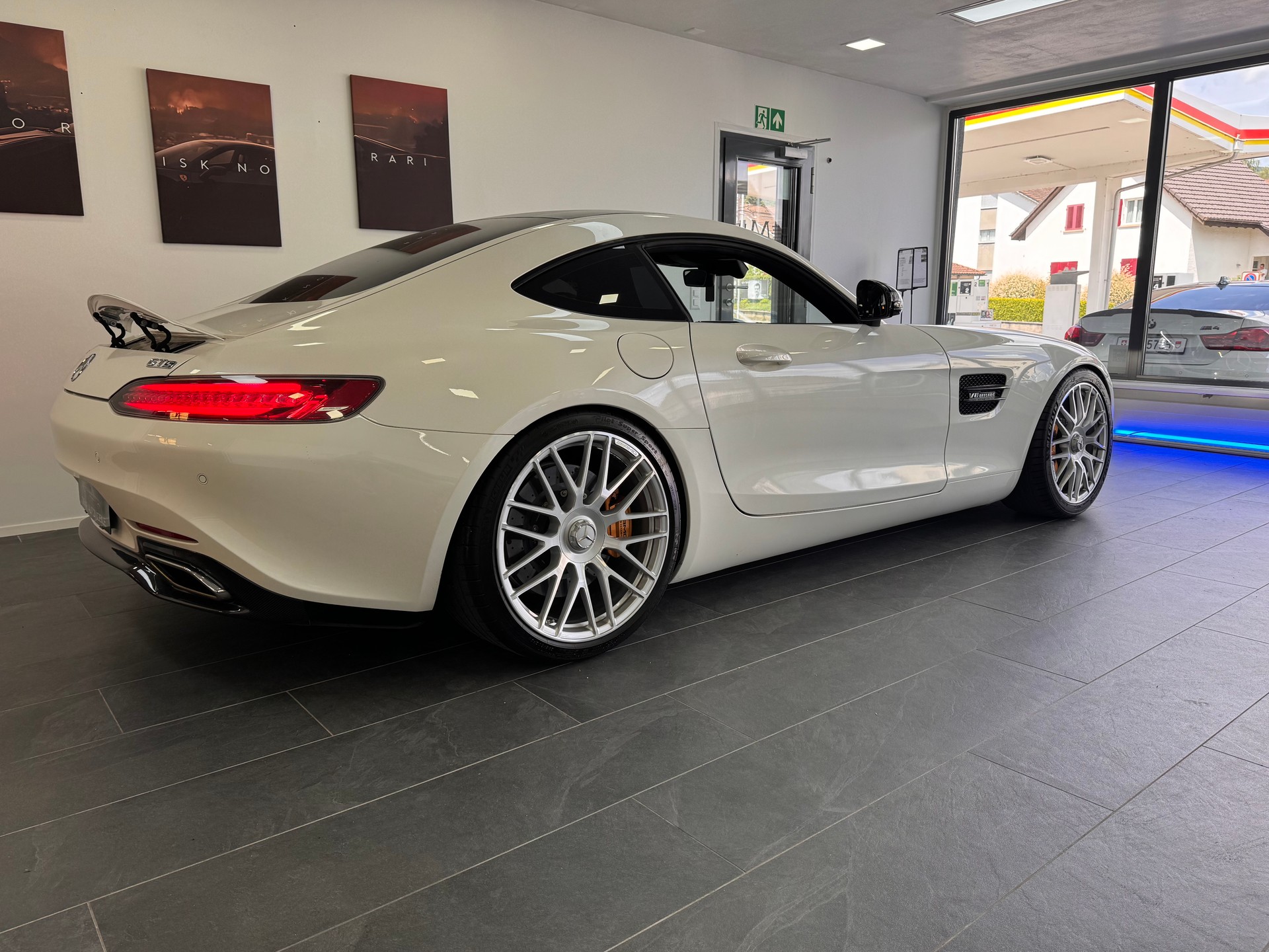 MERCEDES-BENZ AMG GT S Speedshift DCT *Keramik Bremsanlage / Performance Sitze / Carbon Paket / Panorama / Burmester*-image-3