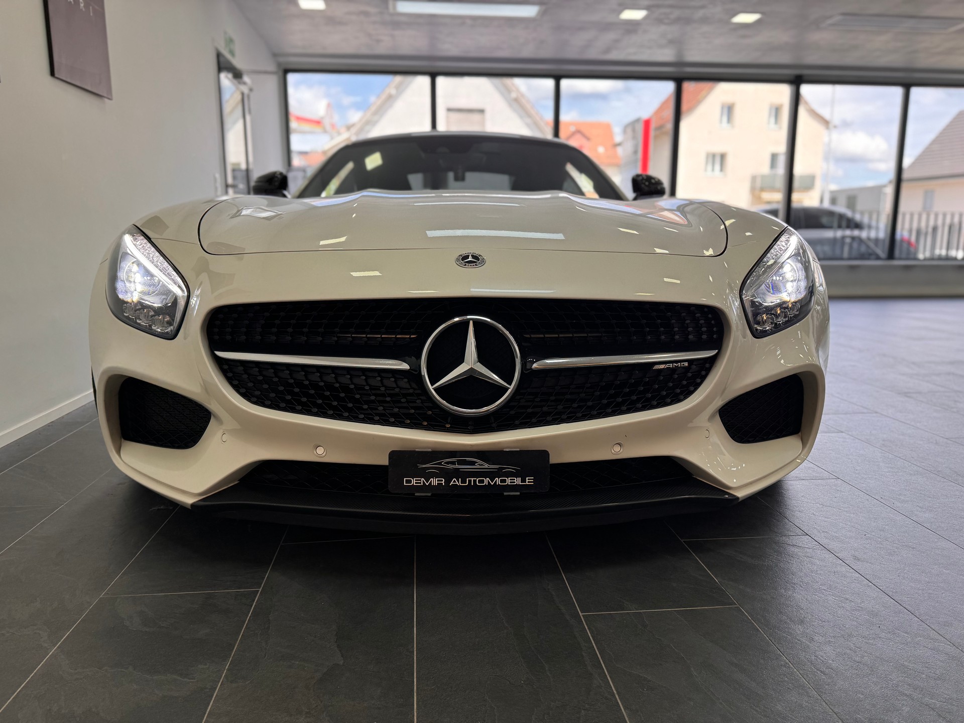 MERCEDES-BENZ AMG GT S Speedshift DCT *Keramik Bremsanlage / Performance Sitze / Carbon Paket / Panorama / Burmester*-image-1