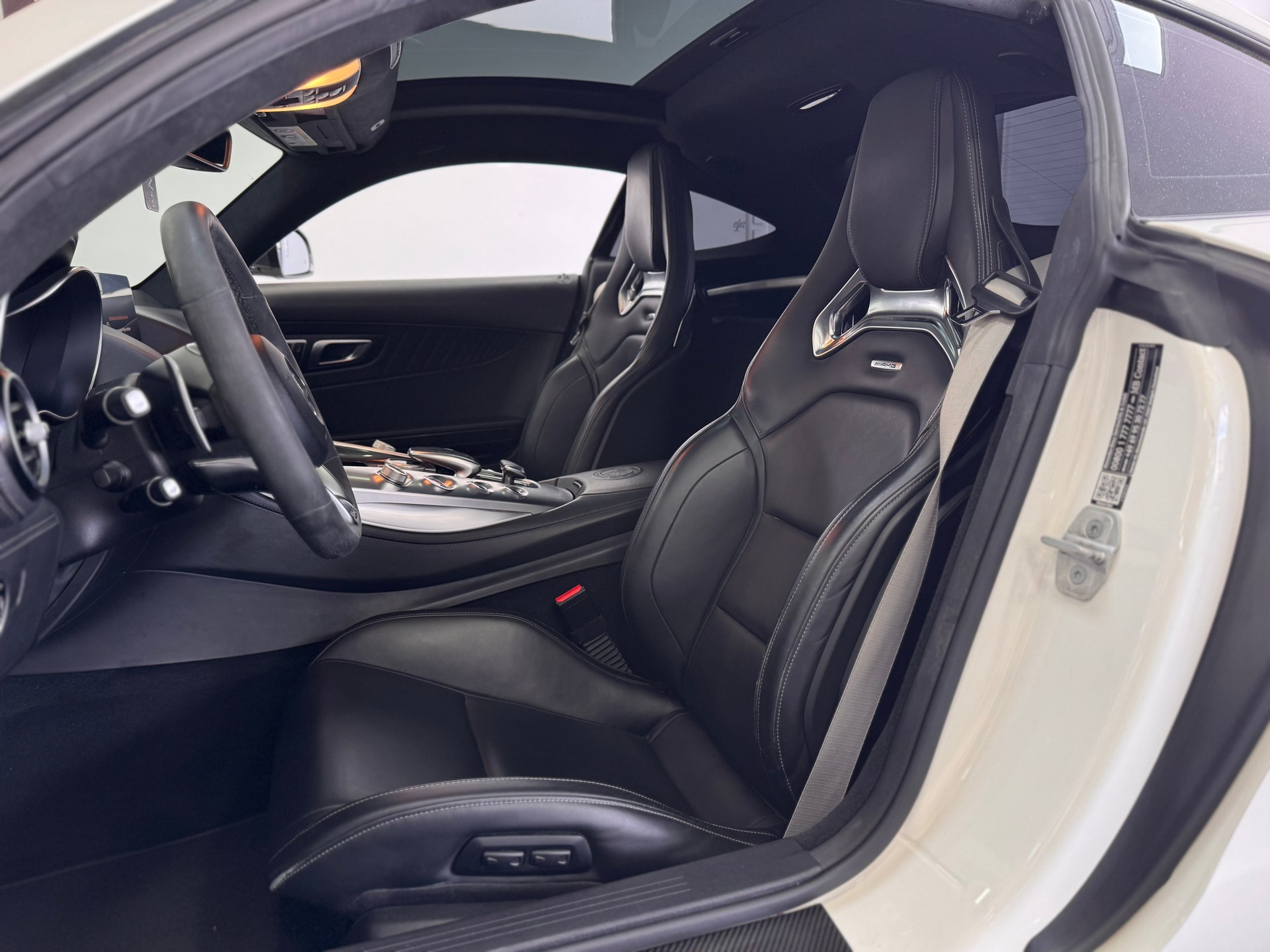 MERCEDES-BENZ AMG GT S Speedshift DCT *Keramik Bremsanlage / Performance Sitze / Carbon Paket / Panorama / Burmester*-image-8