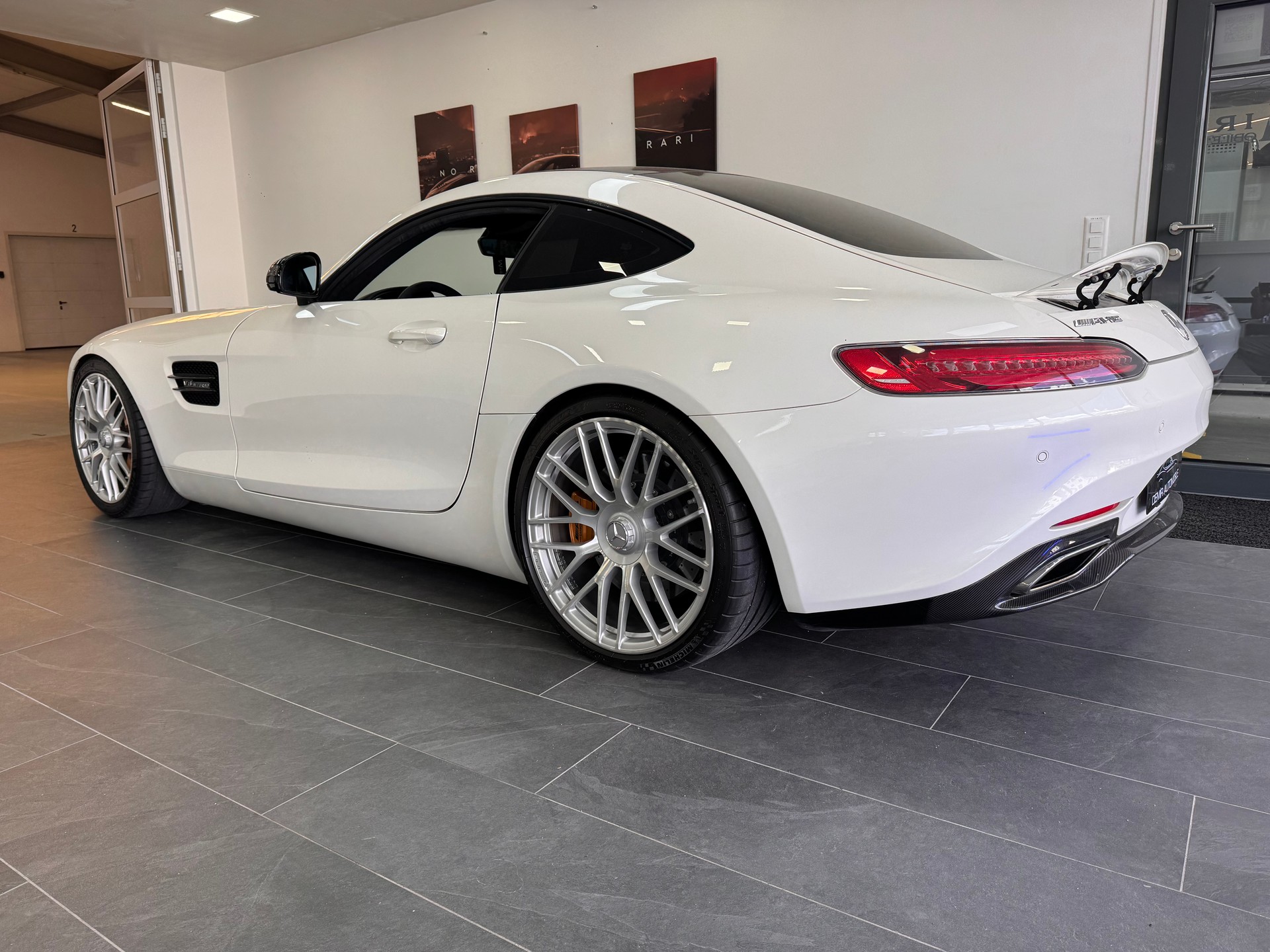 MERCEDES-BENZ AMG GT S Speedshift DCT *Keramik Bremsanlage / Performance Sitze / Carbon Paket / Panorama / Burmester*-image-5