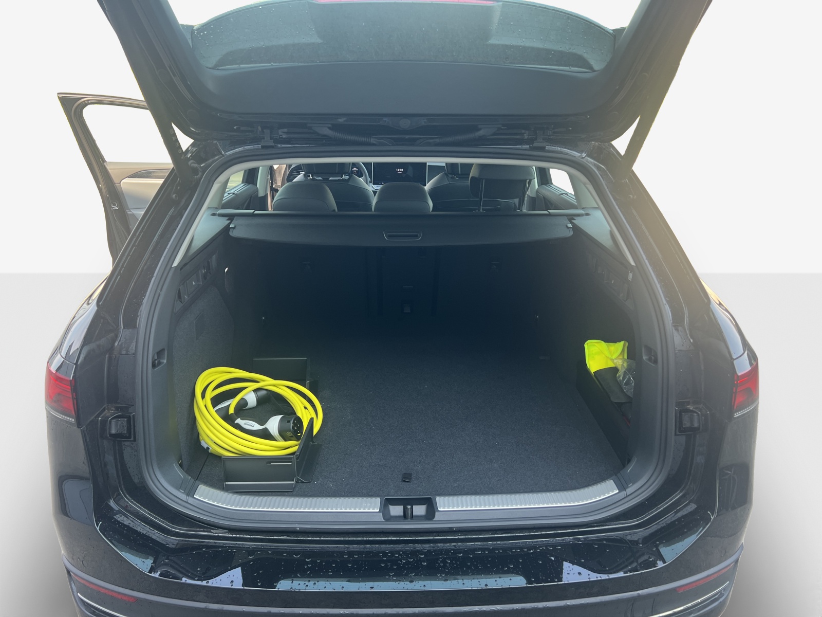 VW Pug In Hiybris Auonomia eletrica fino 130km-image-12