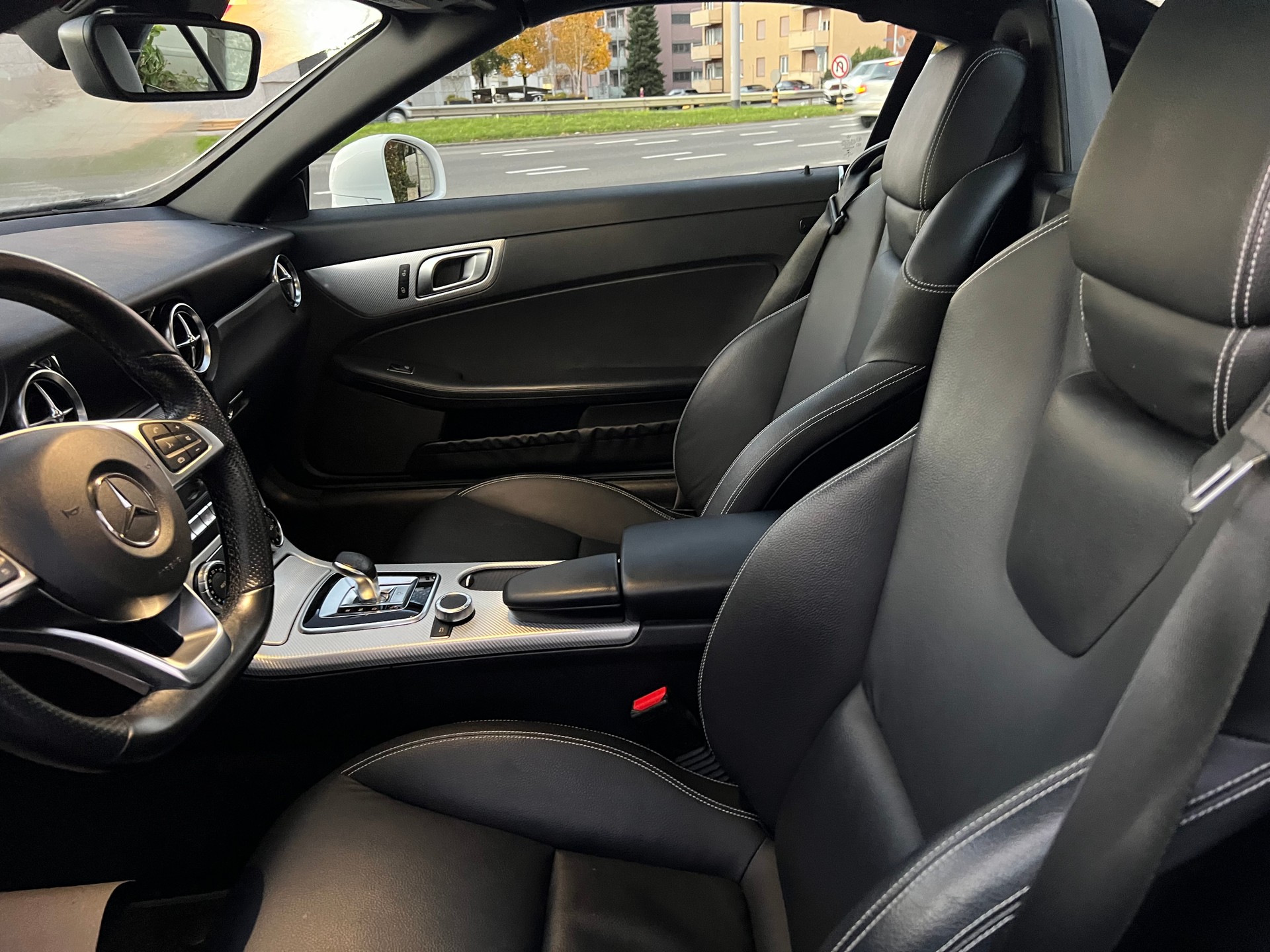 MERCEDES-BENZ SLC 180 9G-Tronic-image-15