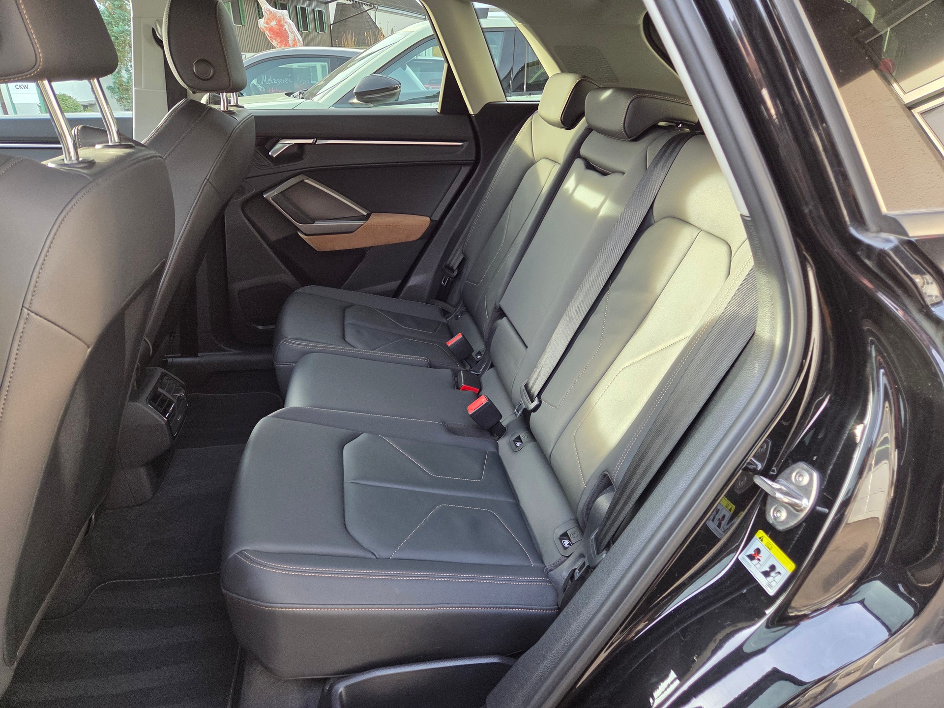 AUDI Q3 35 TFSI S line S-tronic-image-9