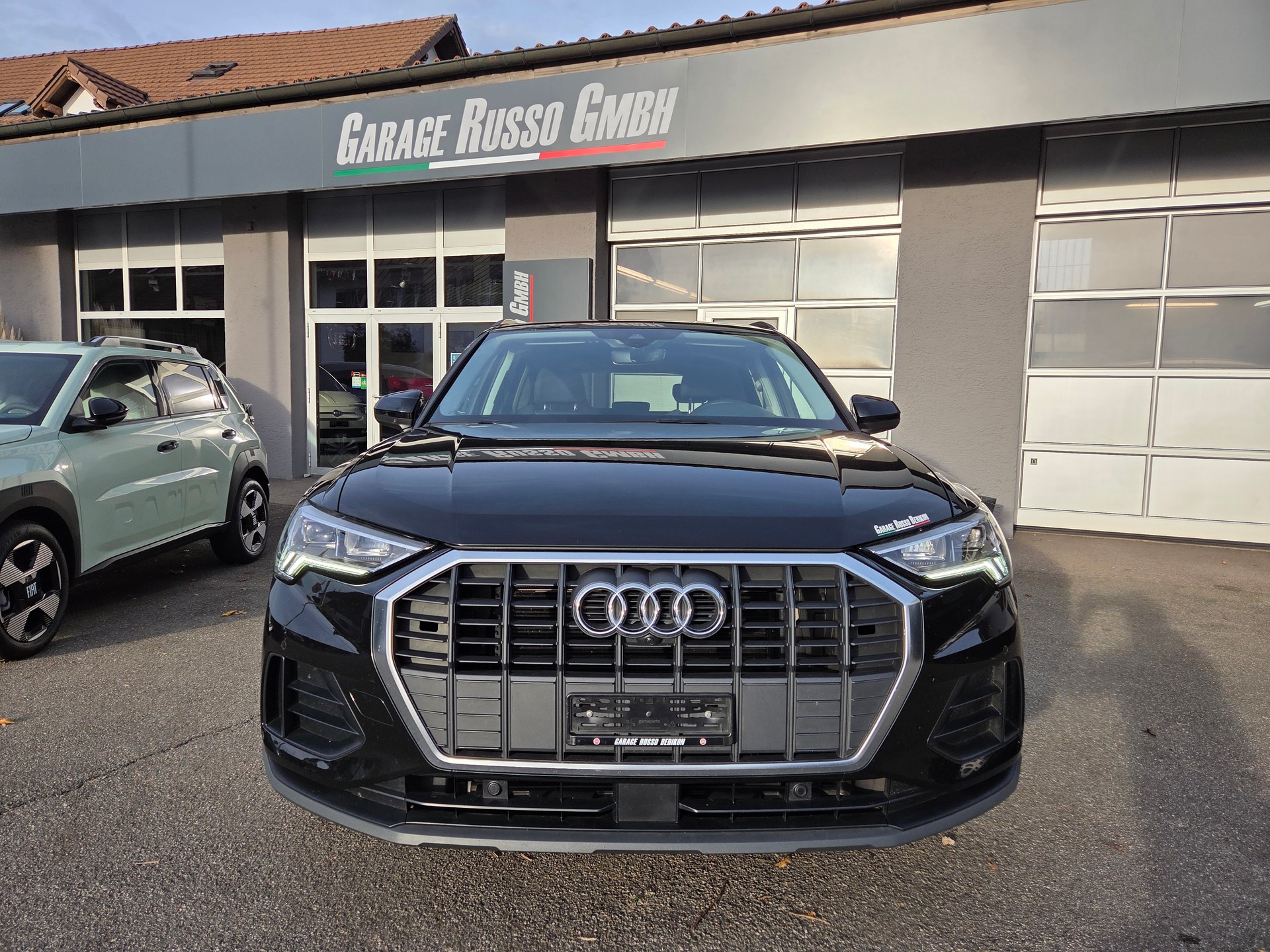 AUDI Q3 35 TFSI S line S-tronic-showroom-element-1