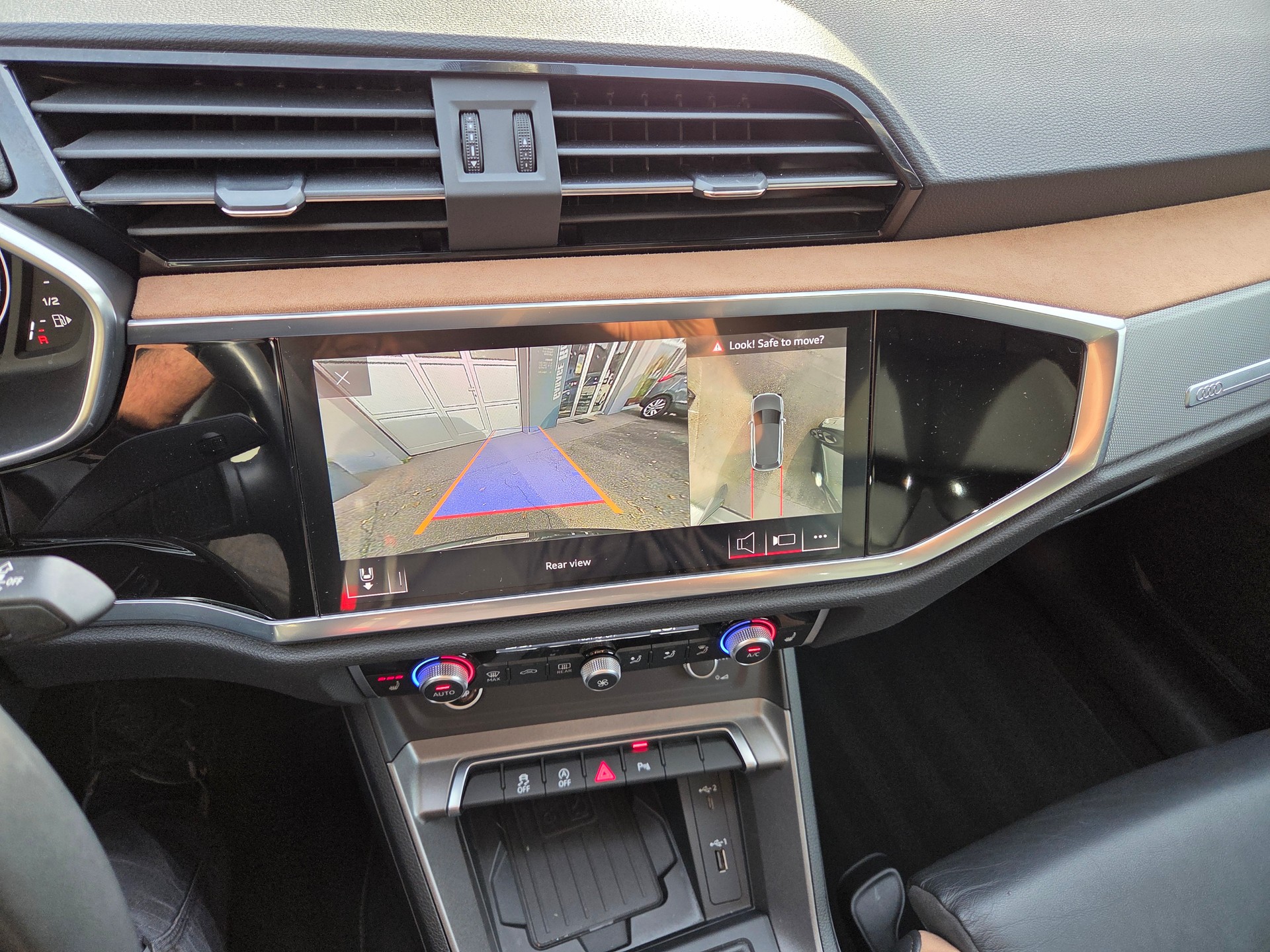 AUDI Q3 35 TFSI S line S-tronic-image-15