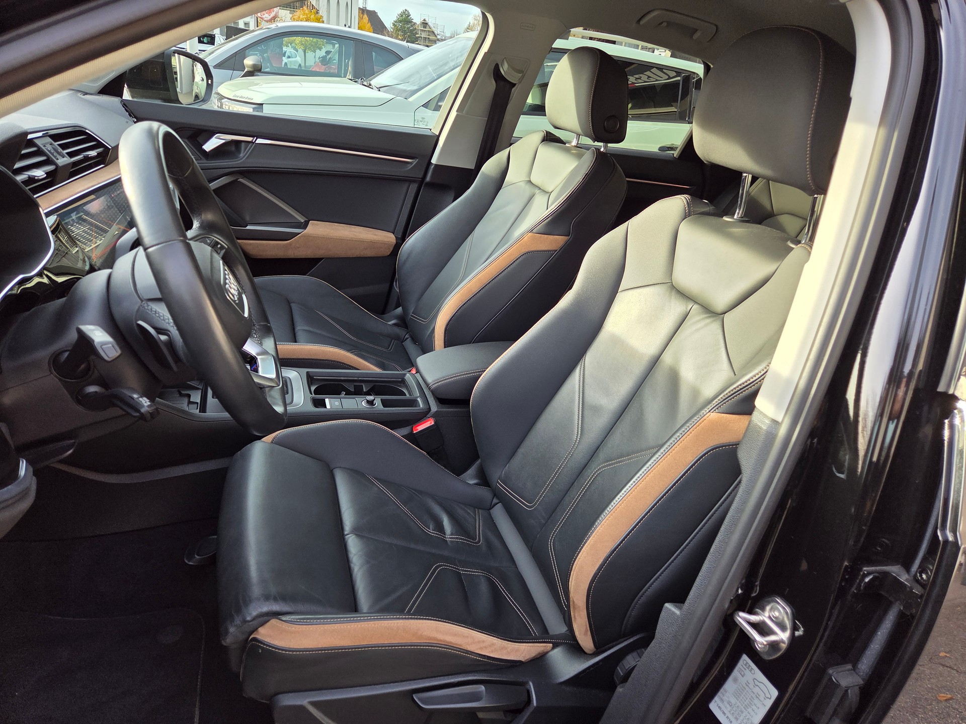 AUDI Q3 35 TFSI S line S-tronic-image-8
