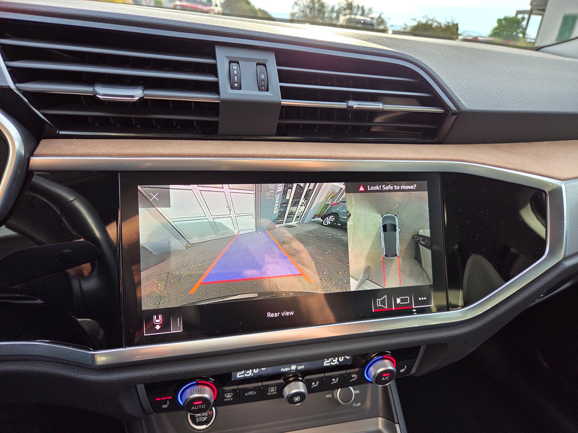 AUDI Q3 35 TFSI S line S-tronic-image-16