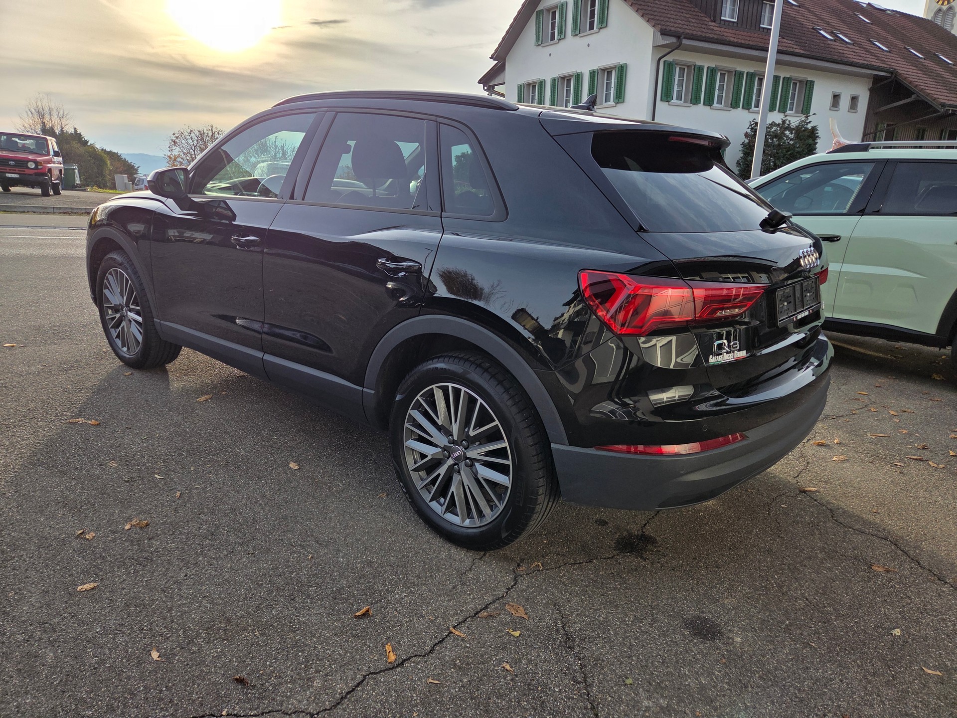 AUDI Q3 35 TFSI S line S-tronic-image-5