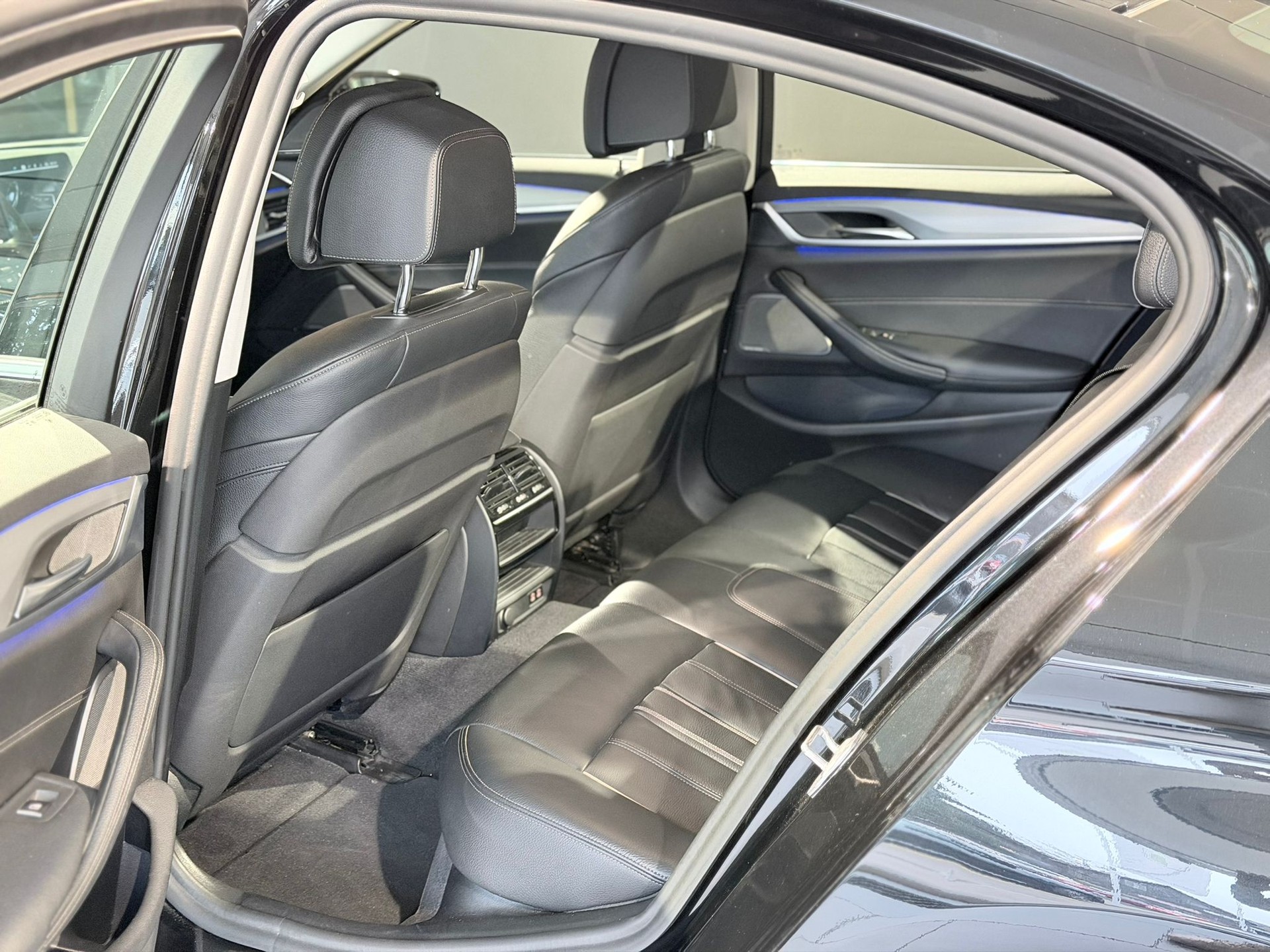 BMW 530e xDrive Sport Line Steptronic-image-17