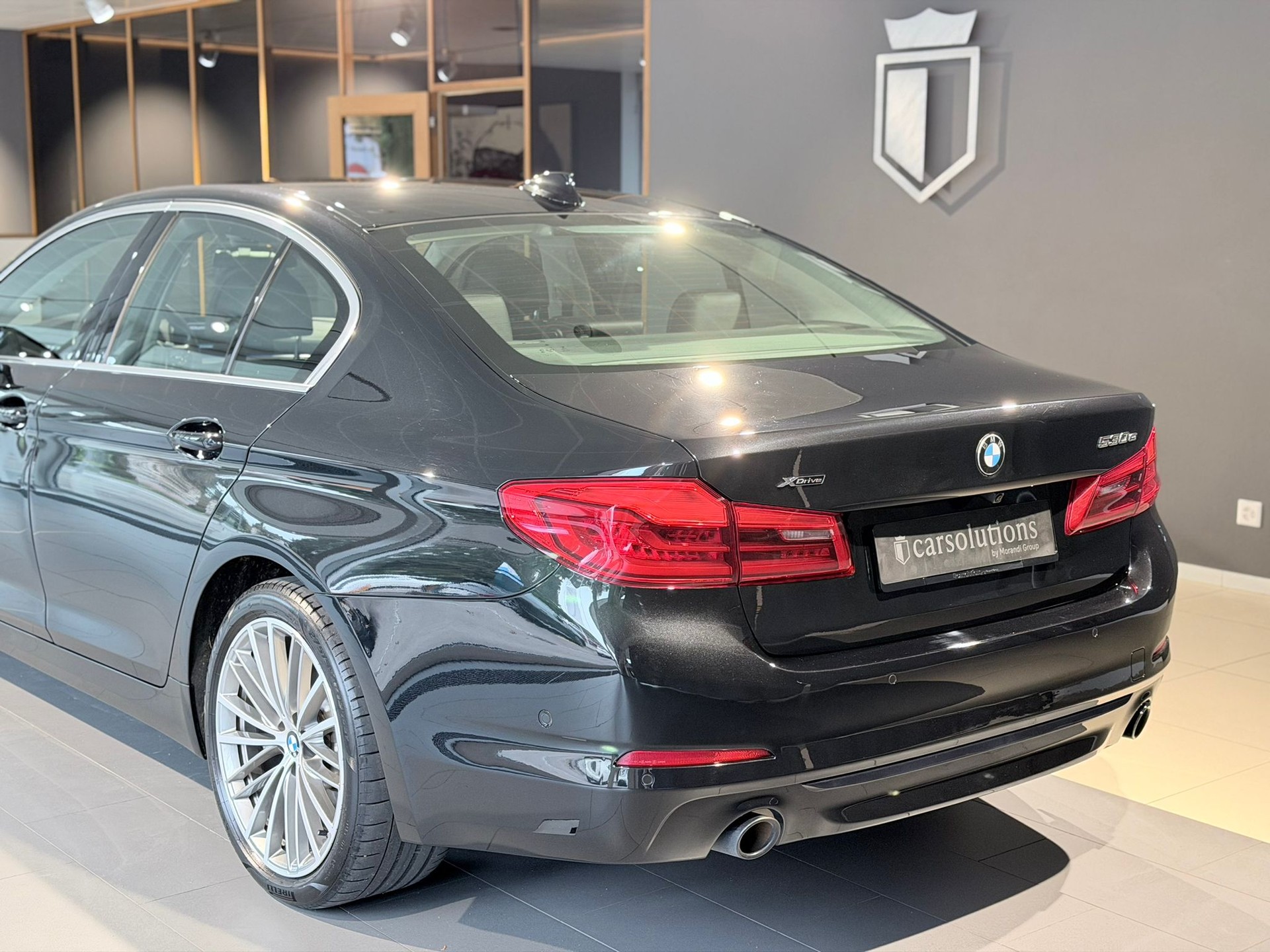 BMW 530e xDrive Sport Line Steptronic-image-5