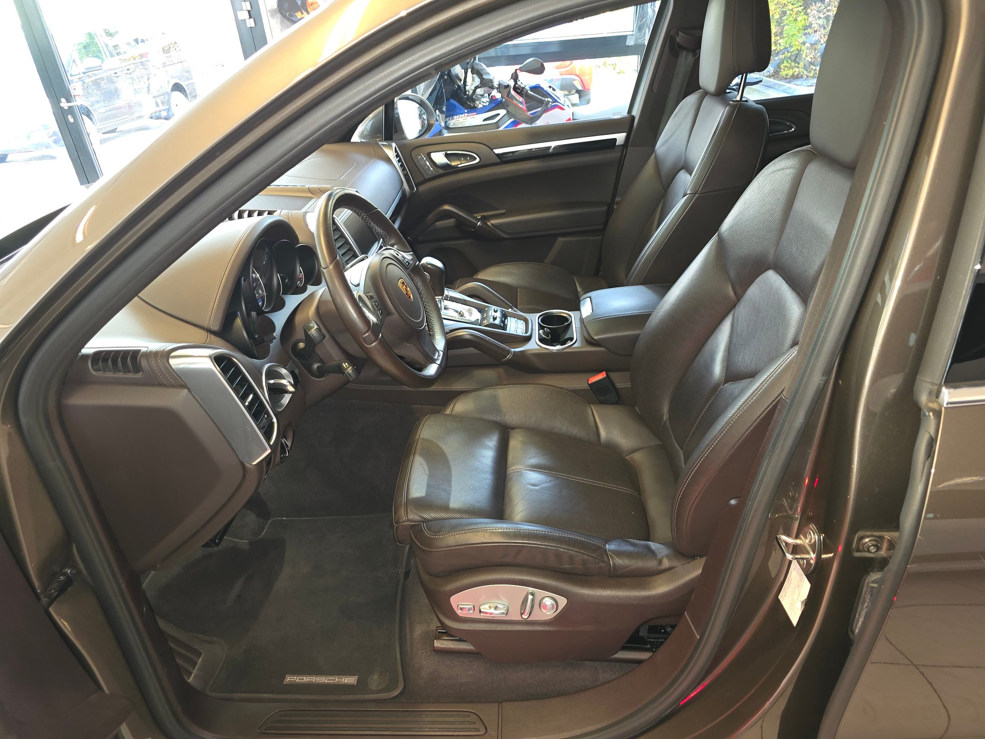 PORSCHE Cayenne 3.0 V6 TDI VOLLAUSSTATTUNG-image-3