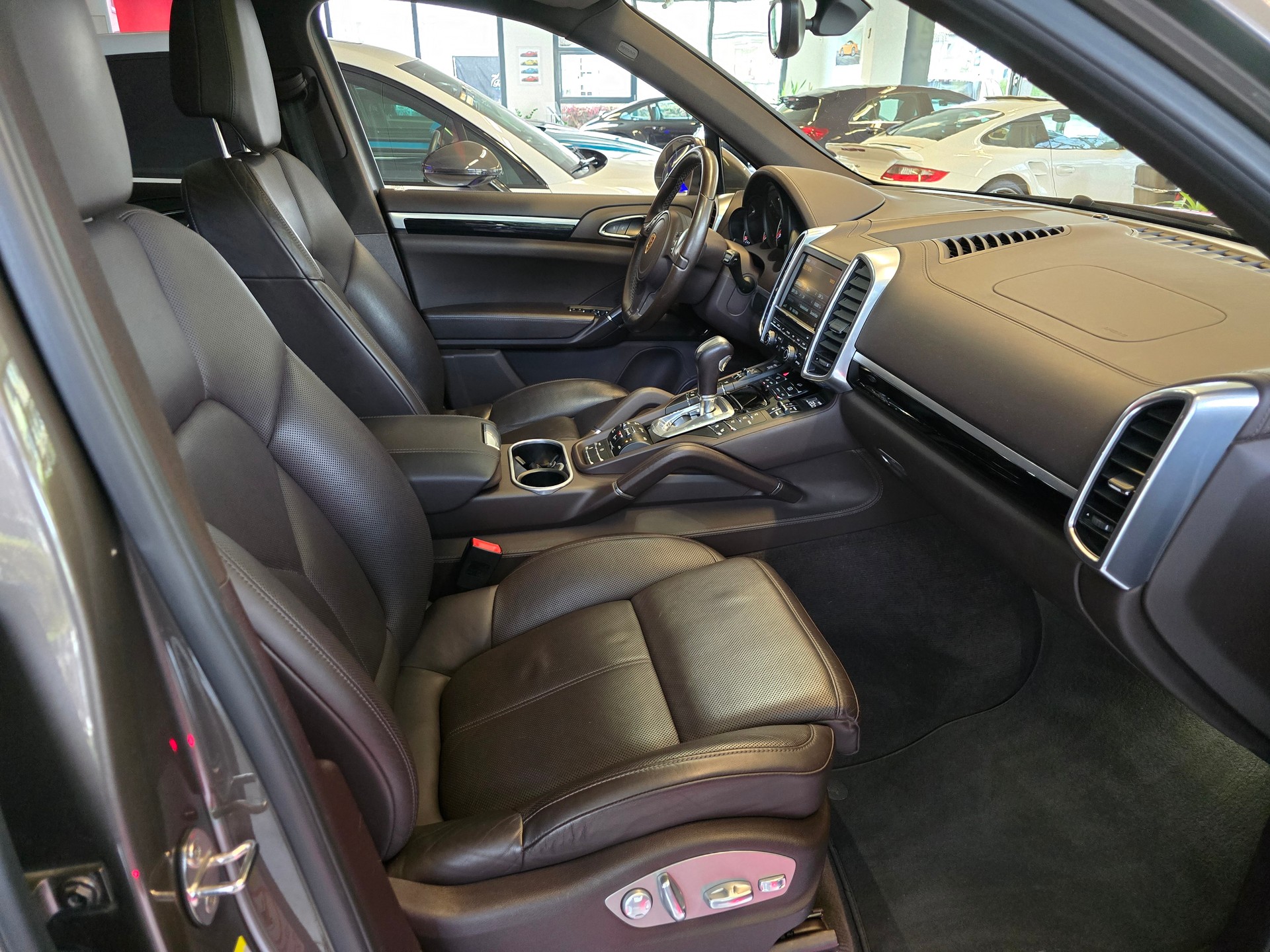 PORSCHE Cayenne 3.0 V6 TDI VOLLAUSSTATTUNG-image-11