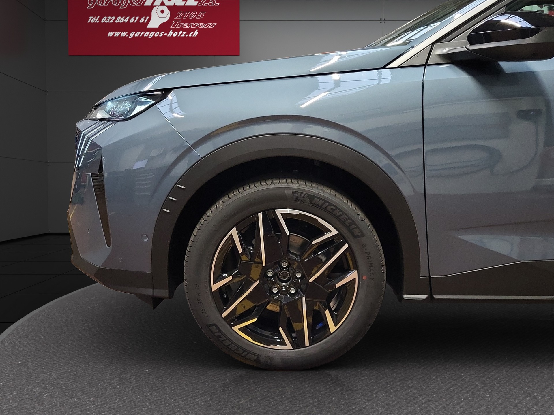 PEUGEOT 3008 1.2 MHEV Allure Premium-image-3