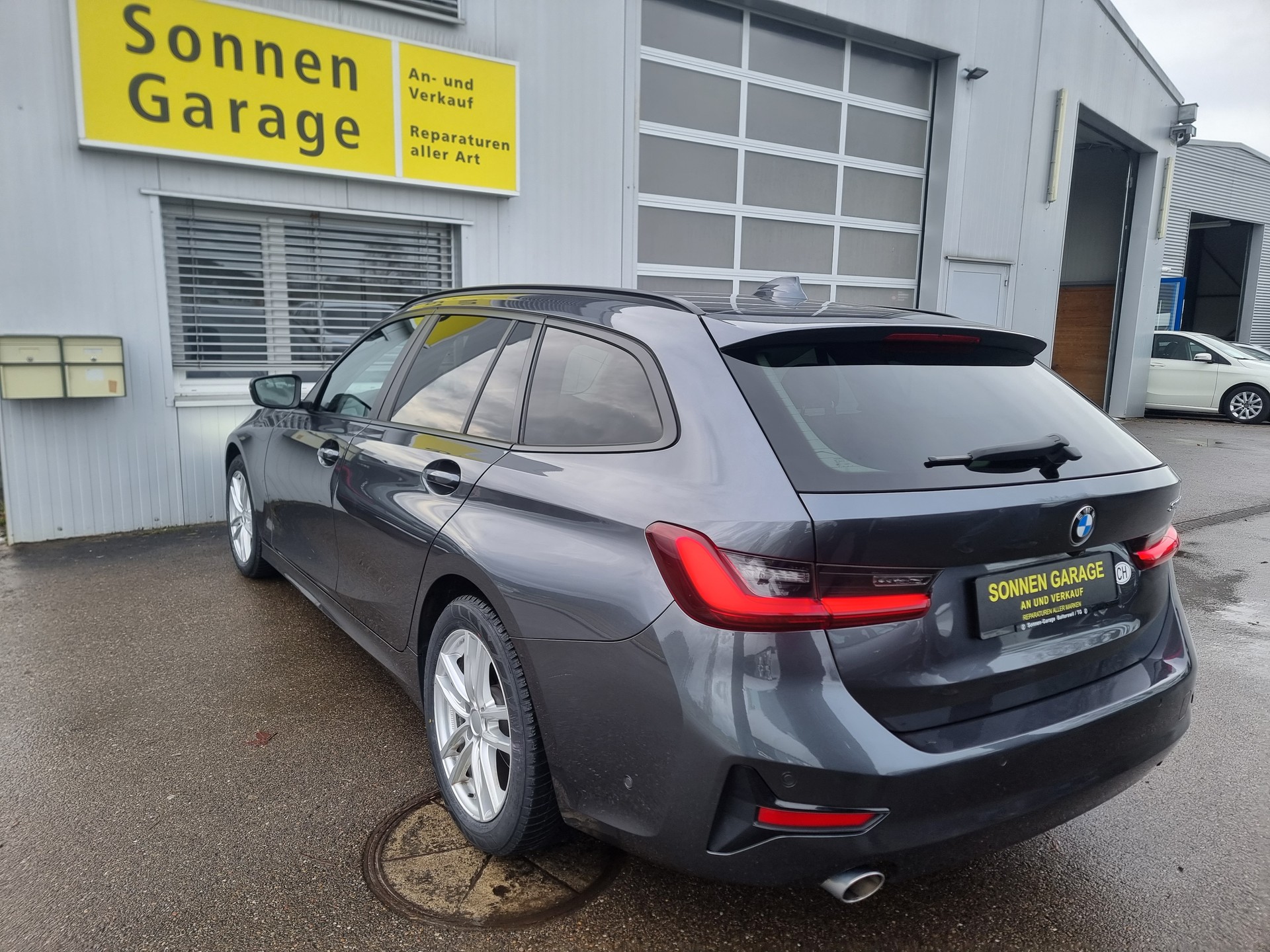 BMW 318d 48V Touring Steptronic-image-13
