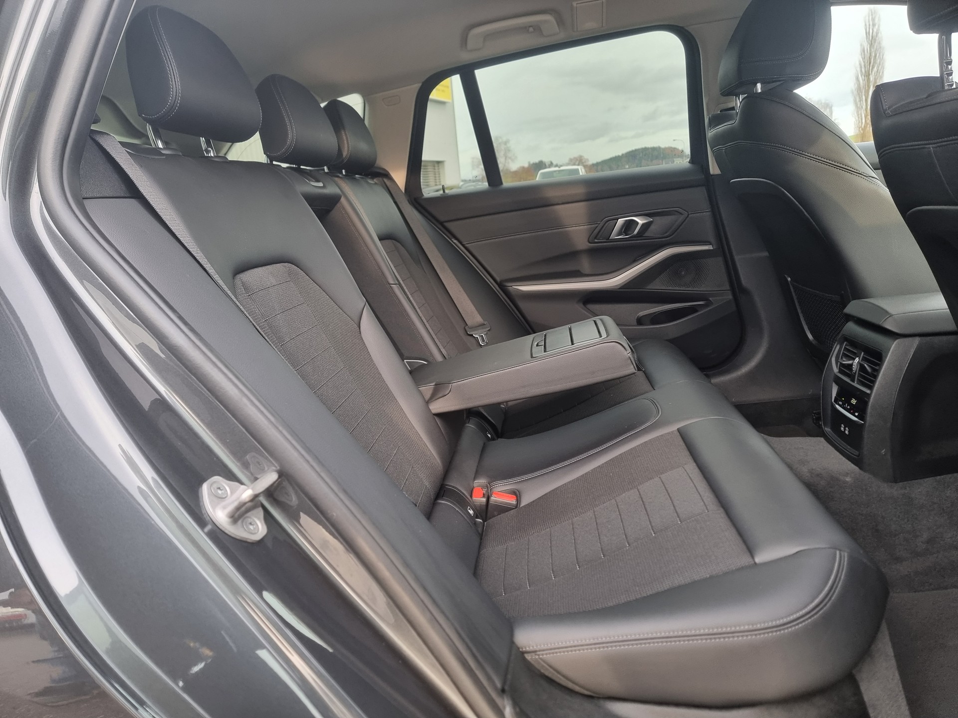 BMW 318d 48V Touring Steptronic-image-7