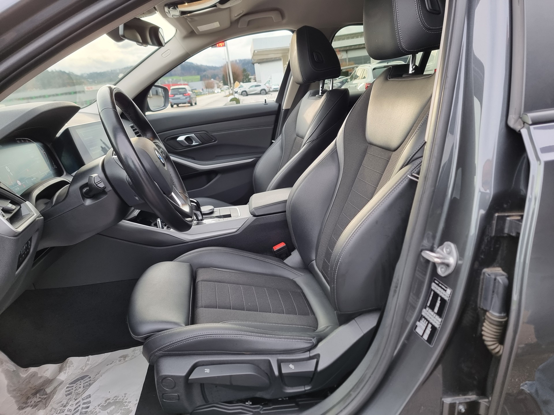BMW 318d 48V Touring Steptronic-image-5
