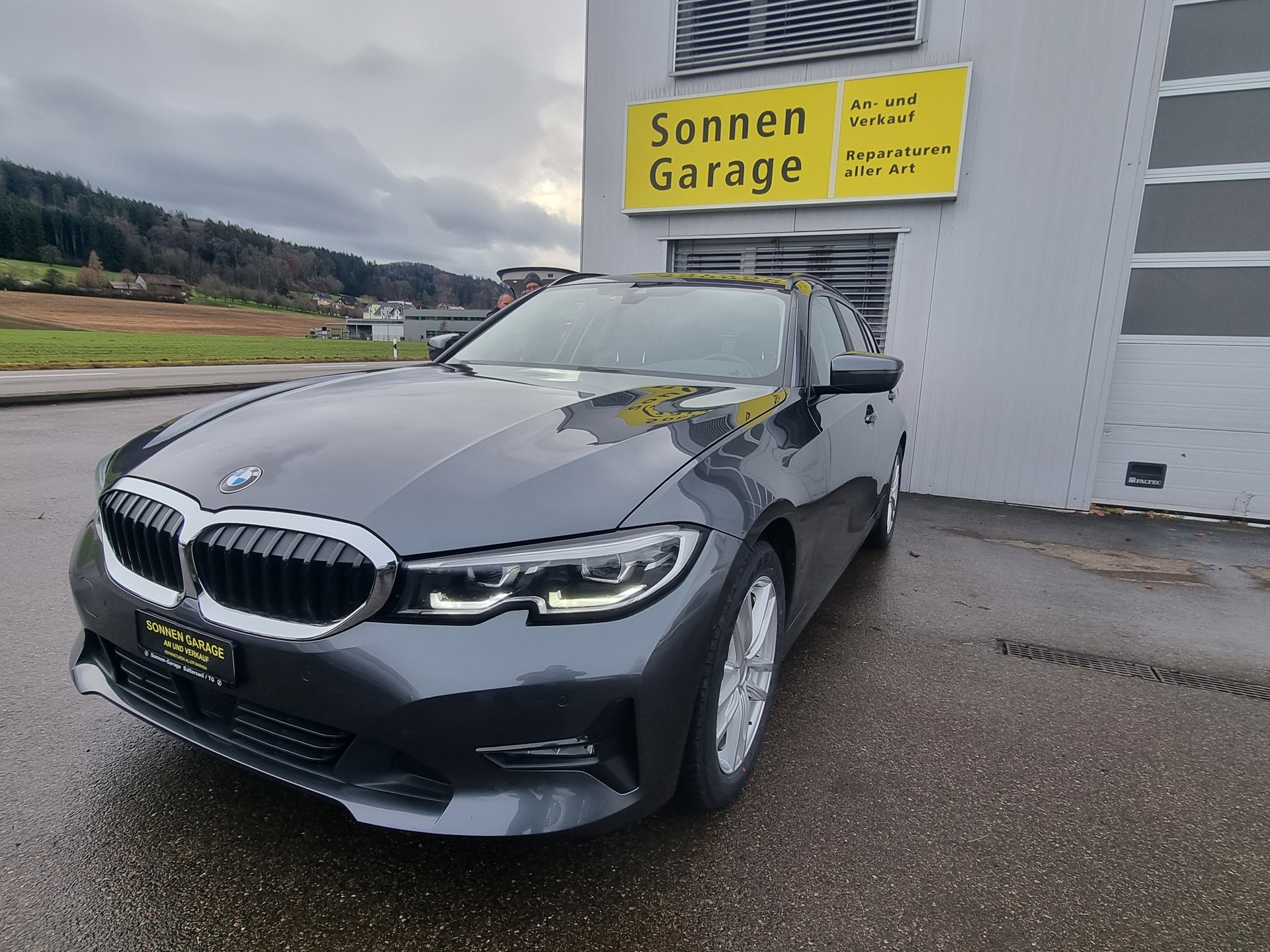 BMW 318d 48V Touring Steptronic-image-2