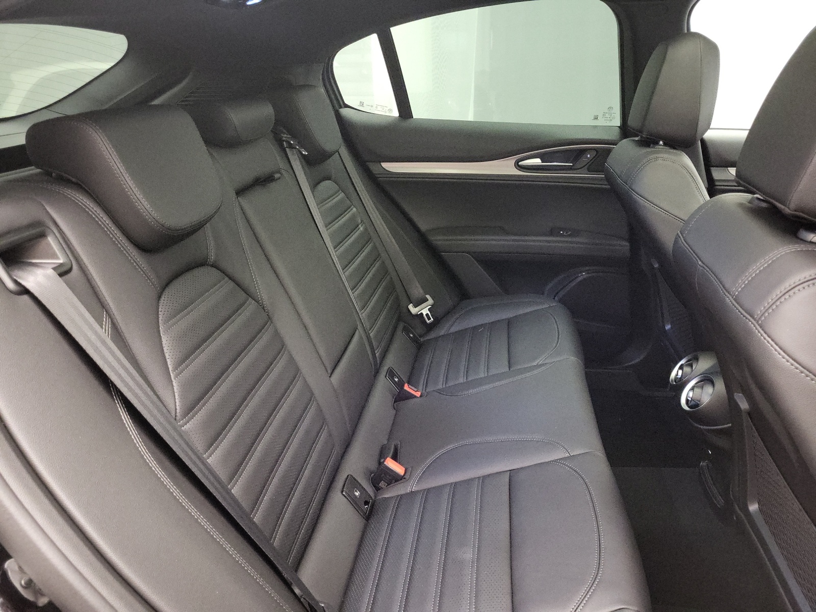ALFA ROMEO Stelvio 2.0 Q4 280 Veloce Sky-image-10