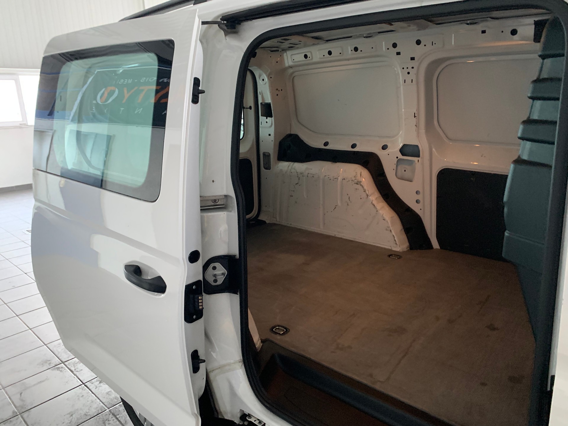 VW Caddy Cargo 2.0TDI Maxi MIT NAVIGATION UND KLIMA-image-11