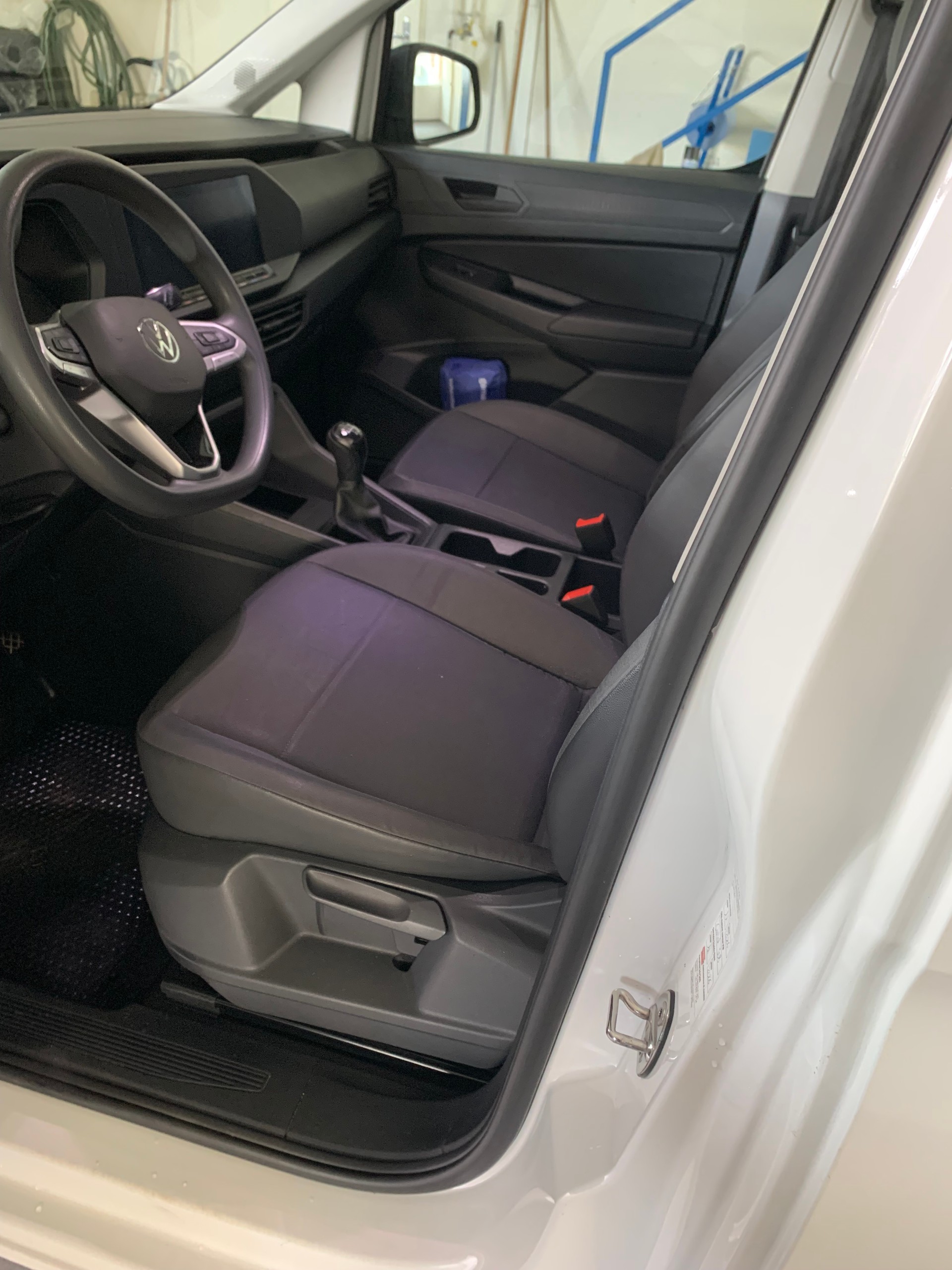 VW Caddy Cargo 2.0TDI Maxi MIT NAVIGATION UND KLIMA-image-10