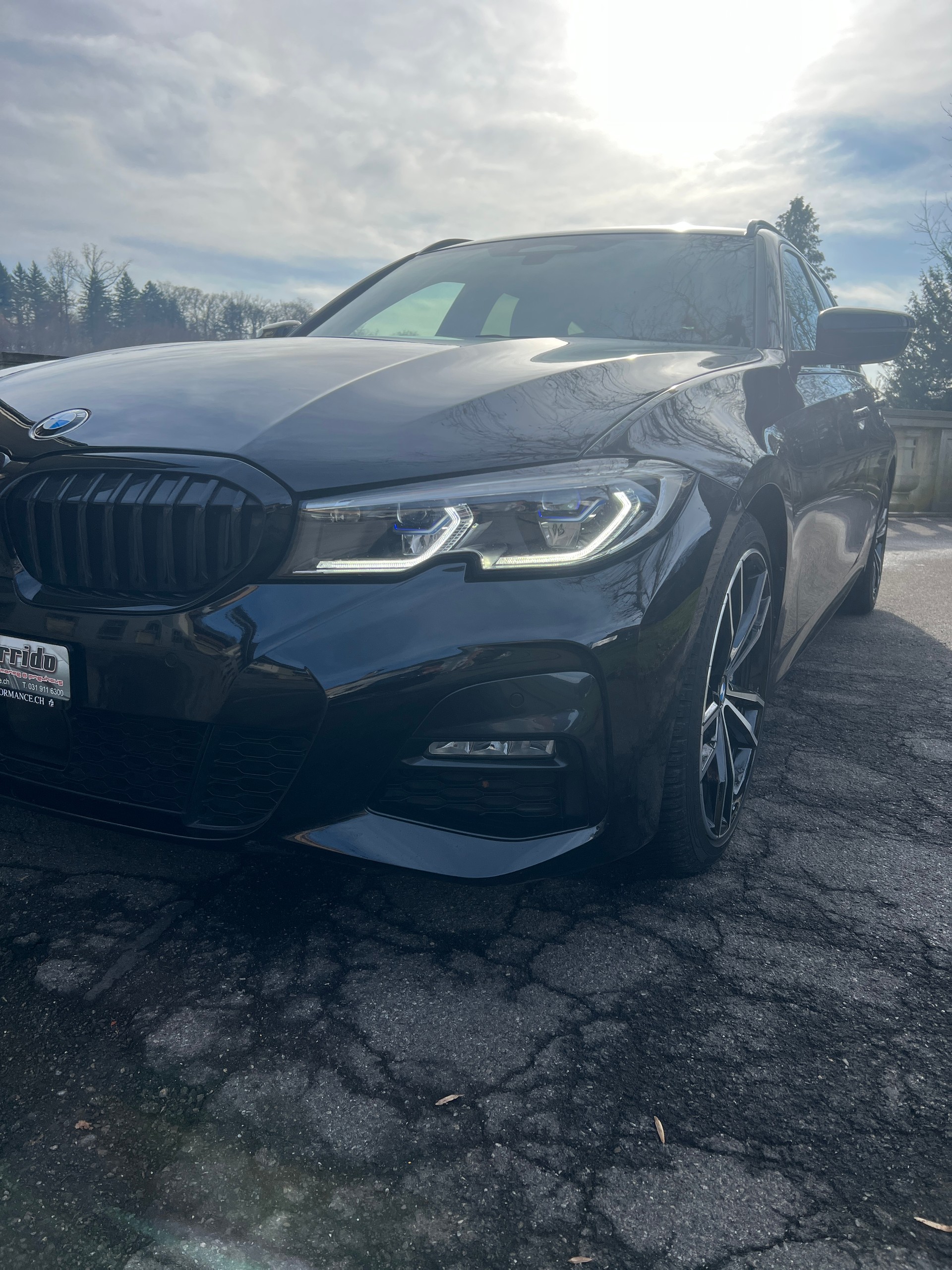 BMW 320d xDrive Touring M Sport Steptronic-image-13