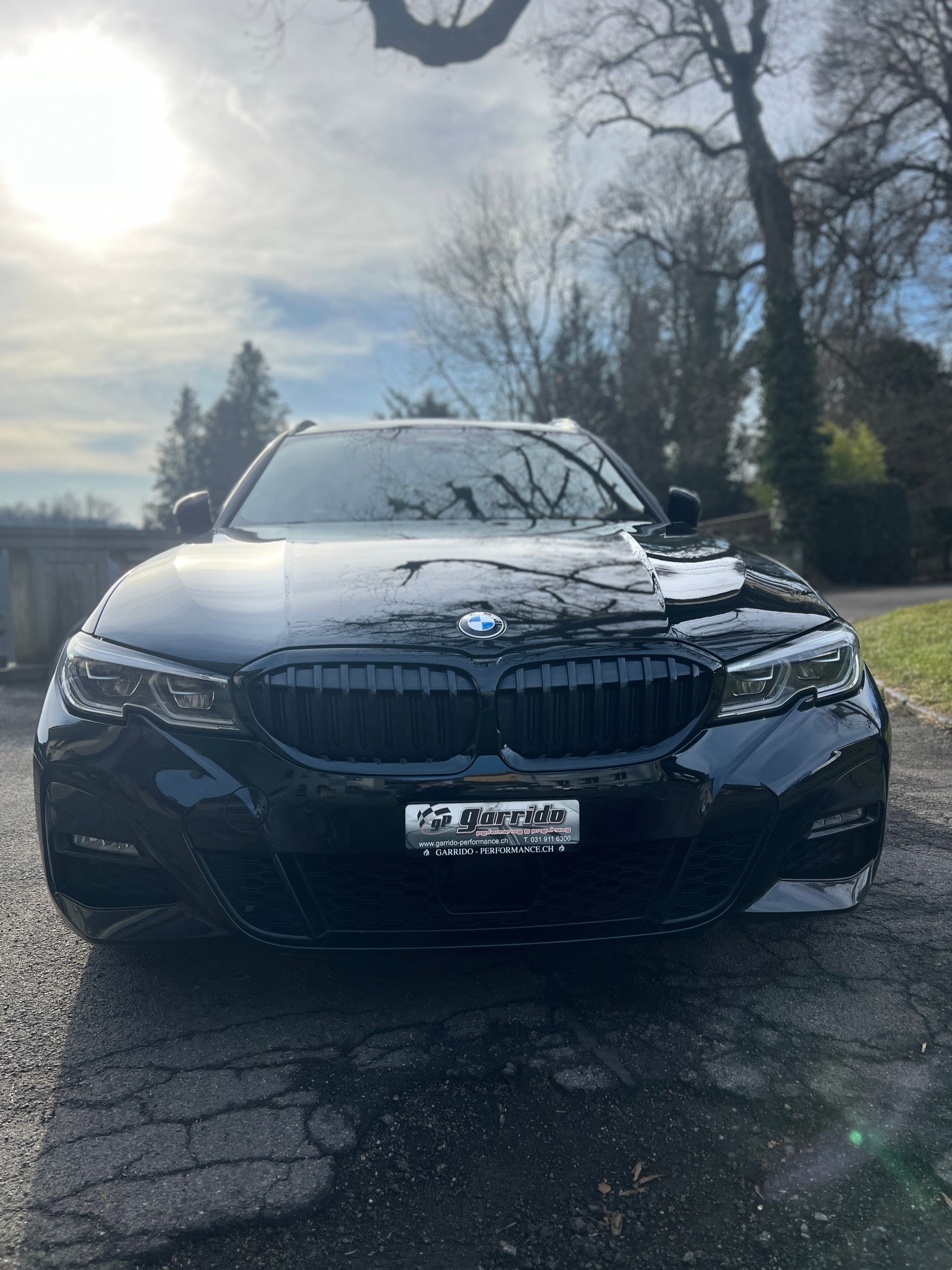 BMW 320d xDrive Touring M Sport Steptronic-image-1
