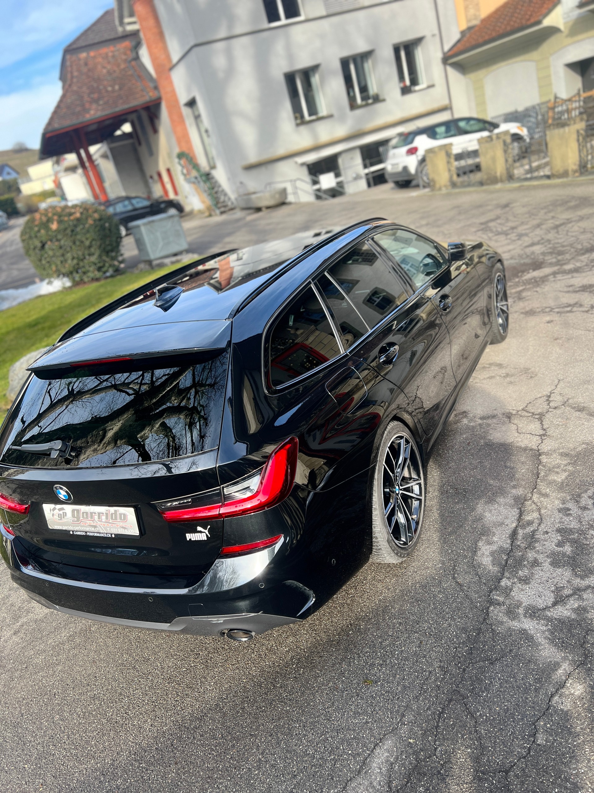 BMW 320d xDrive Touring M Sport Steptronic-image-3