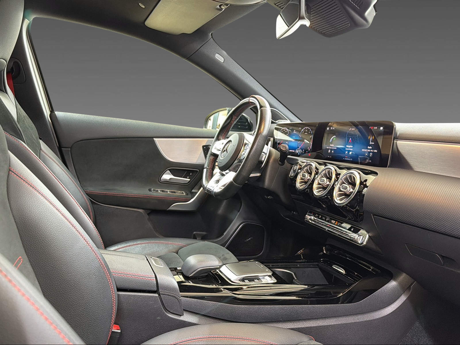 MERCEDES-BENZ A 35 4Matic-image-15