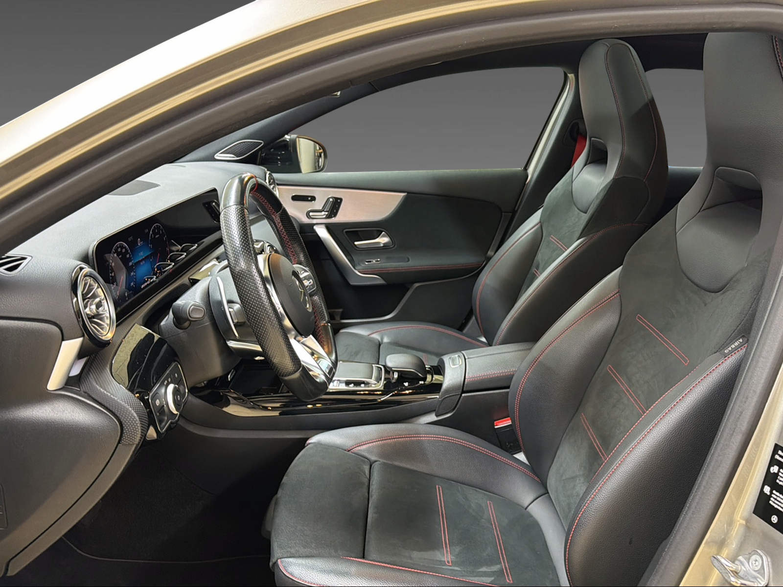 MERCEDES-BENZ A 35 4Matic-image-11