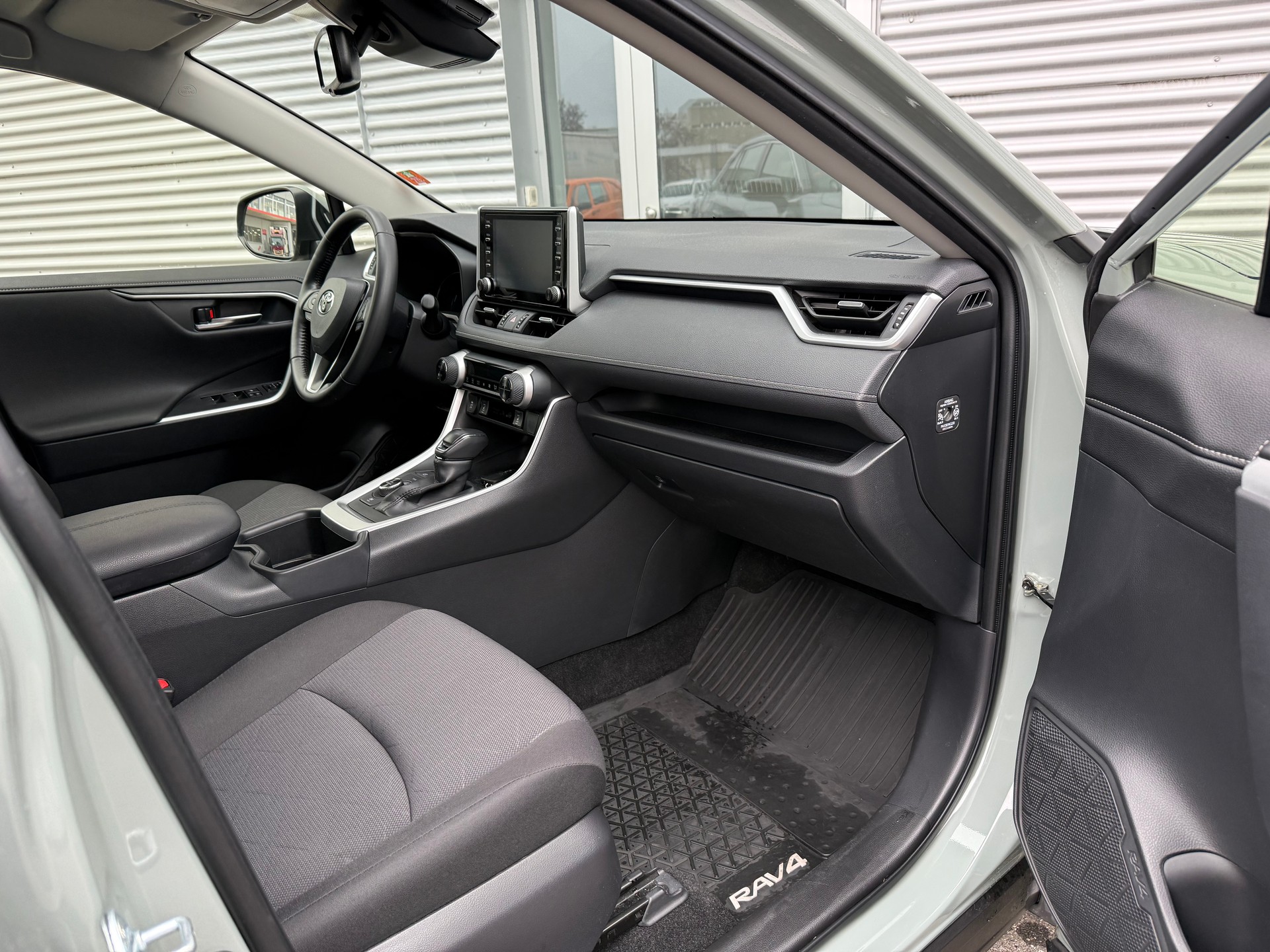 TOYOTA RAV-4 2.5 HSD Comfort e-CVT 4WD-image-4