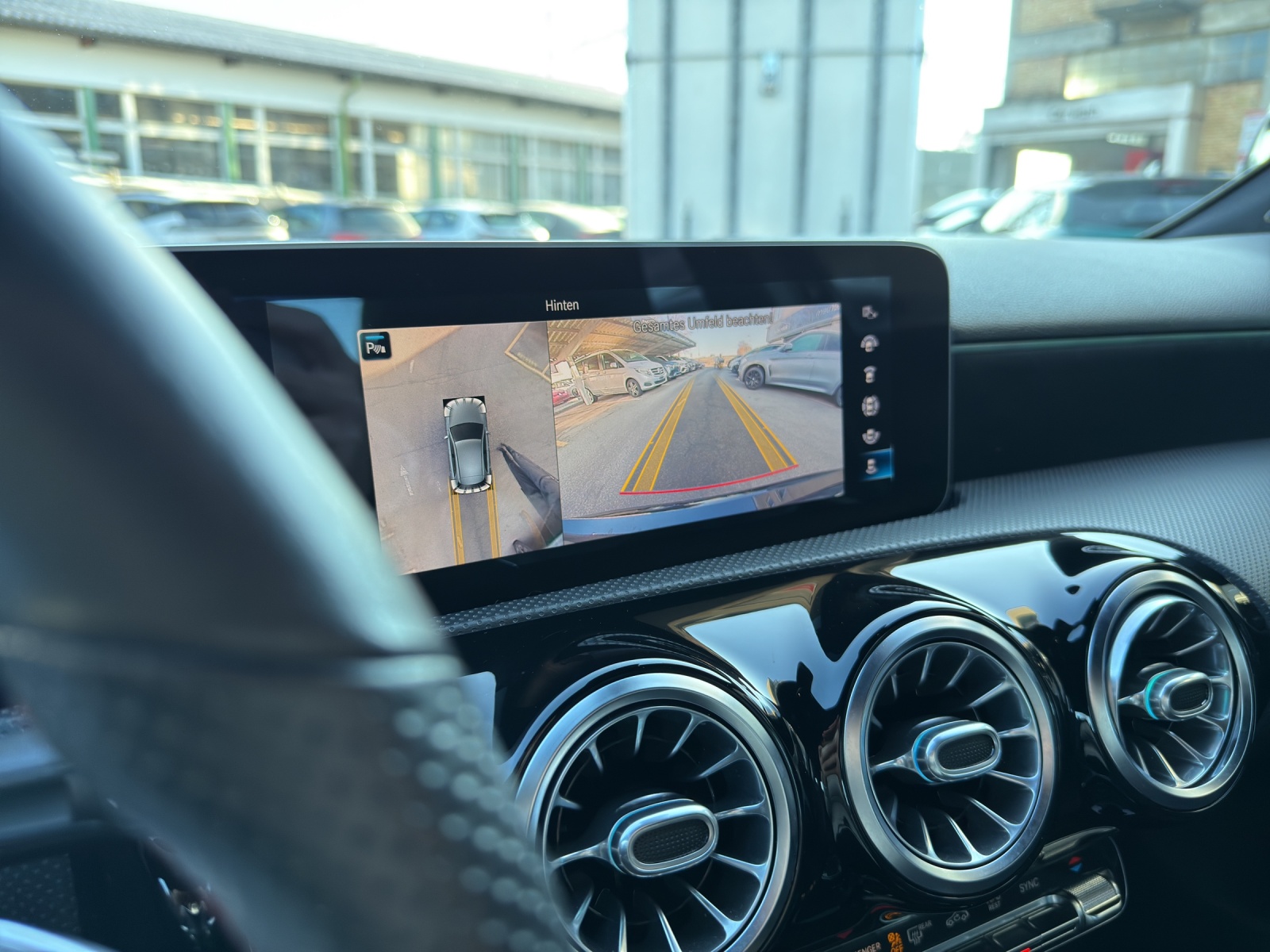 MERCEDES-BENZ A 220 AMG Line 7G-DCT 4Matic-image-12