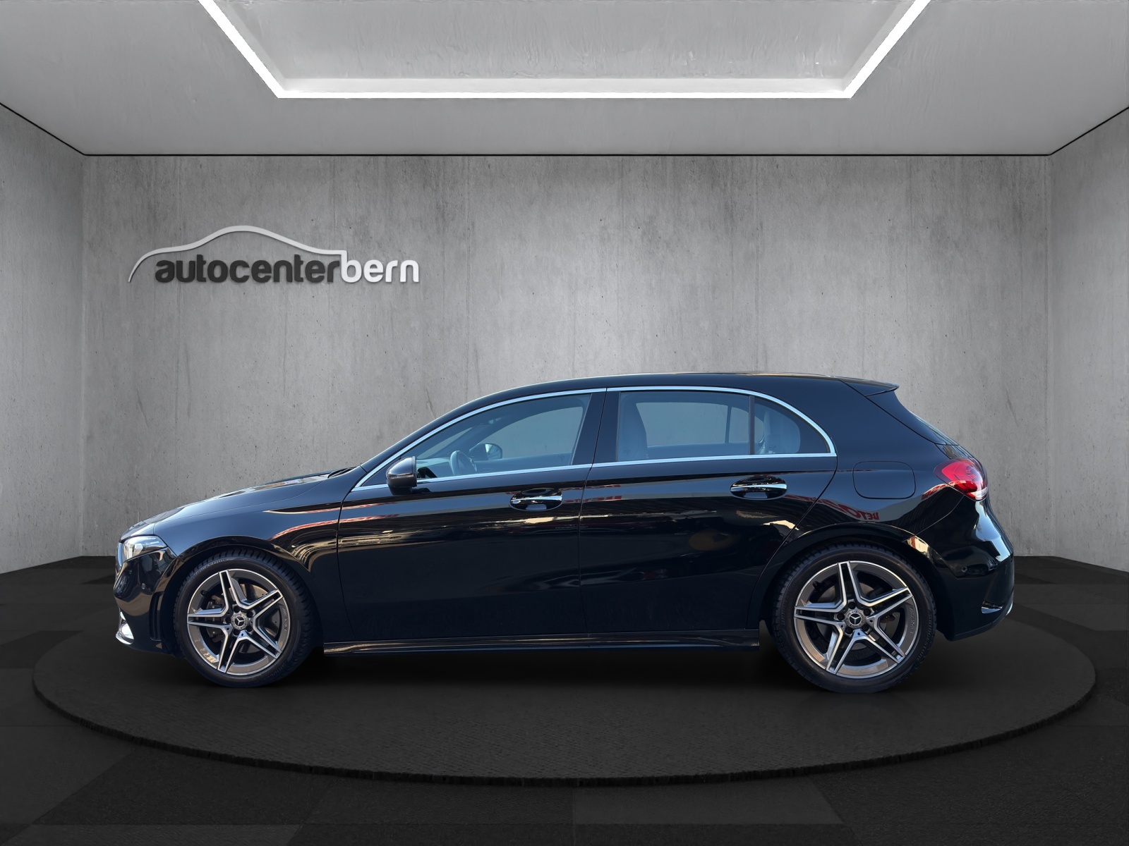 MERCEDES-BENZ A 220 AMG Line 7G-DCT 4Matic-image-3